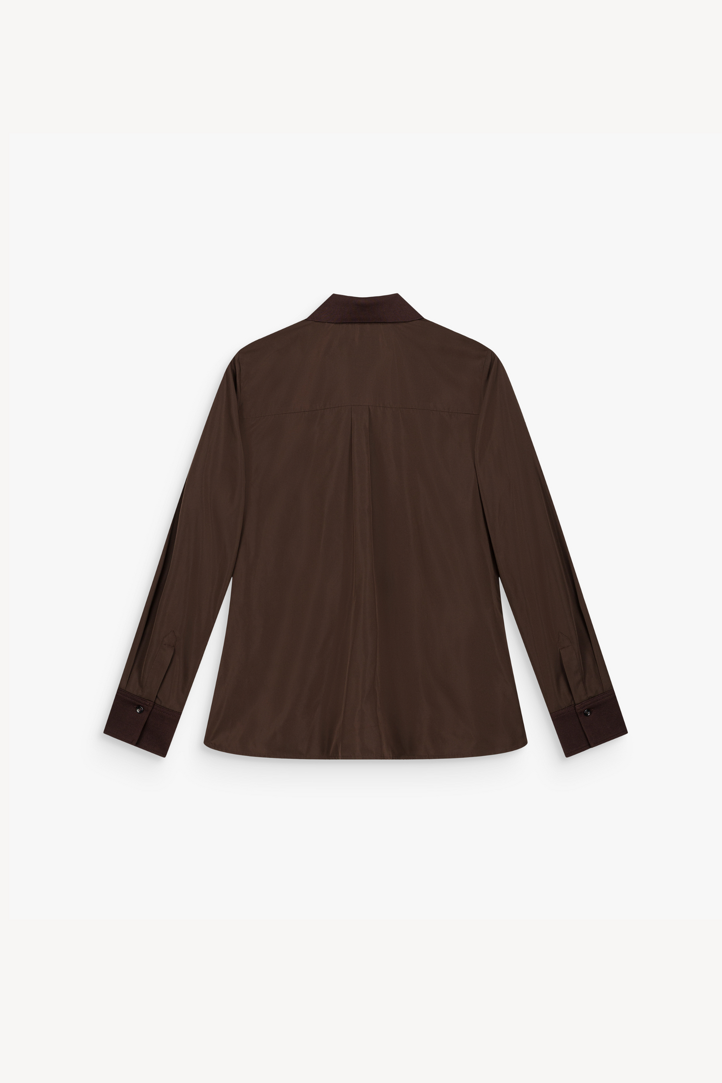 Surchemise marron, col maille contrastée, fermeture zippée, poches cargo, coupe structurée et moderne.