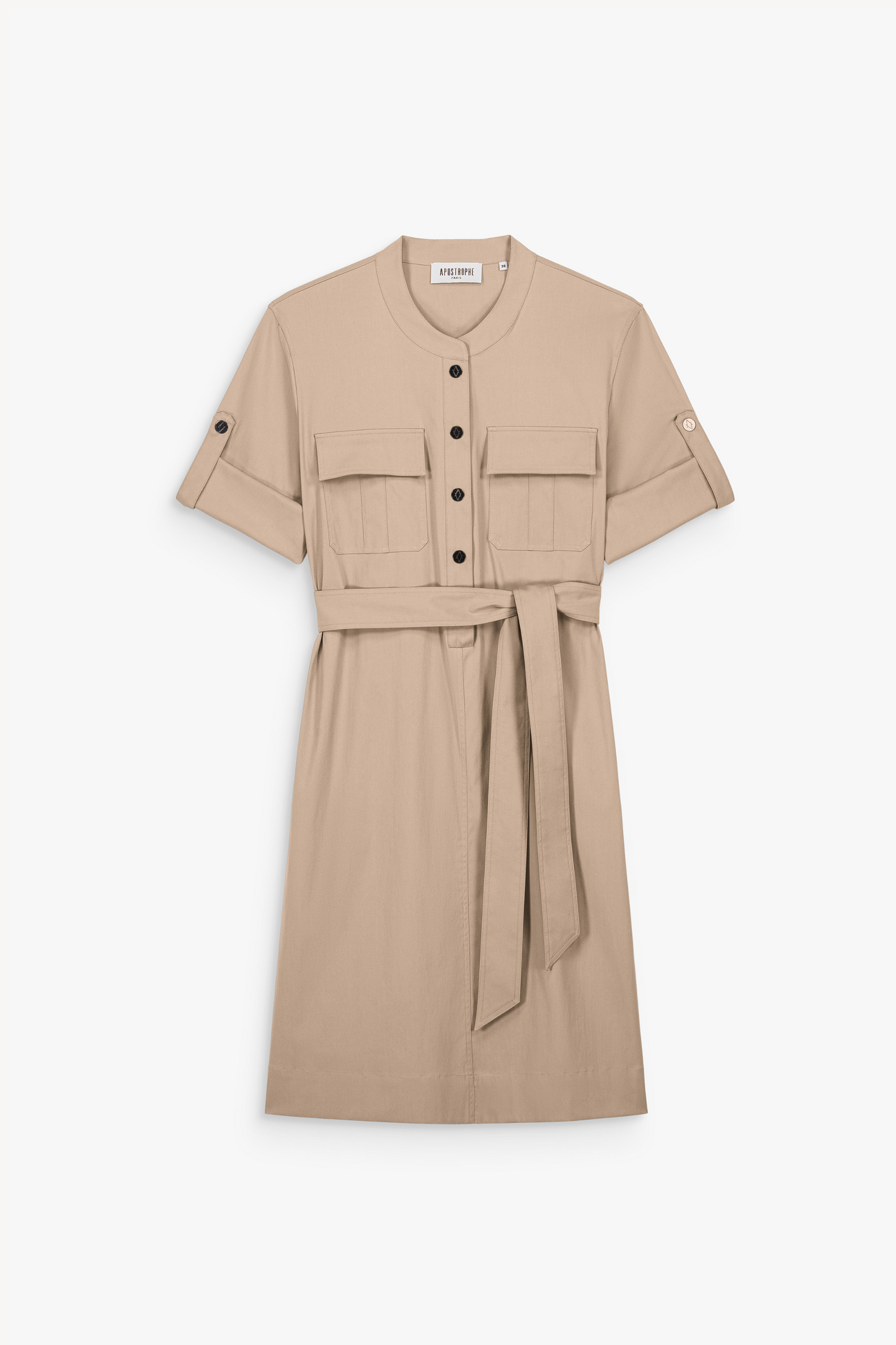 Robe midi en popeline de coton stretch beige, à col officier et poches plaquées.