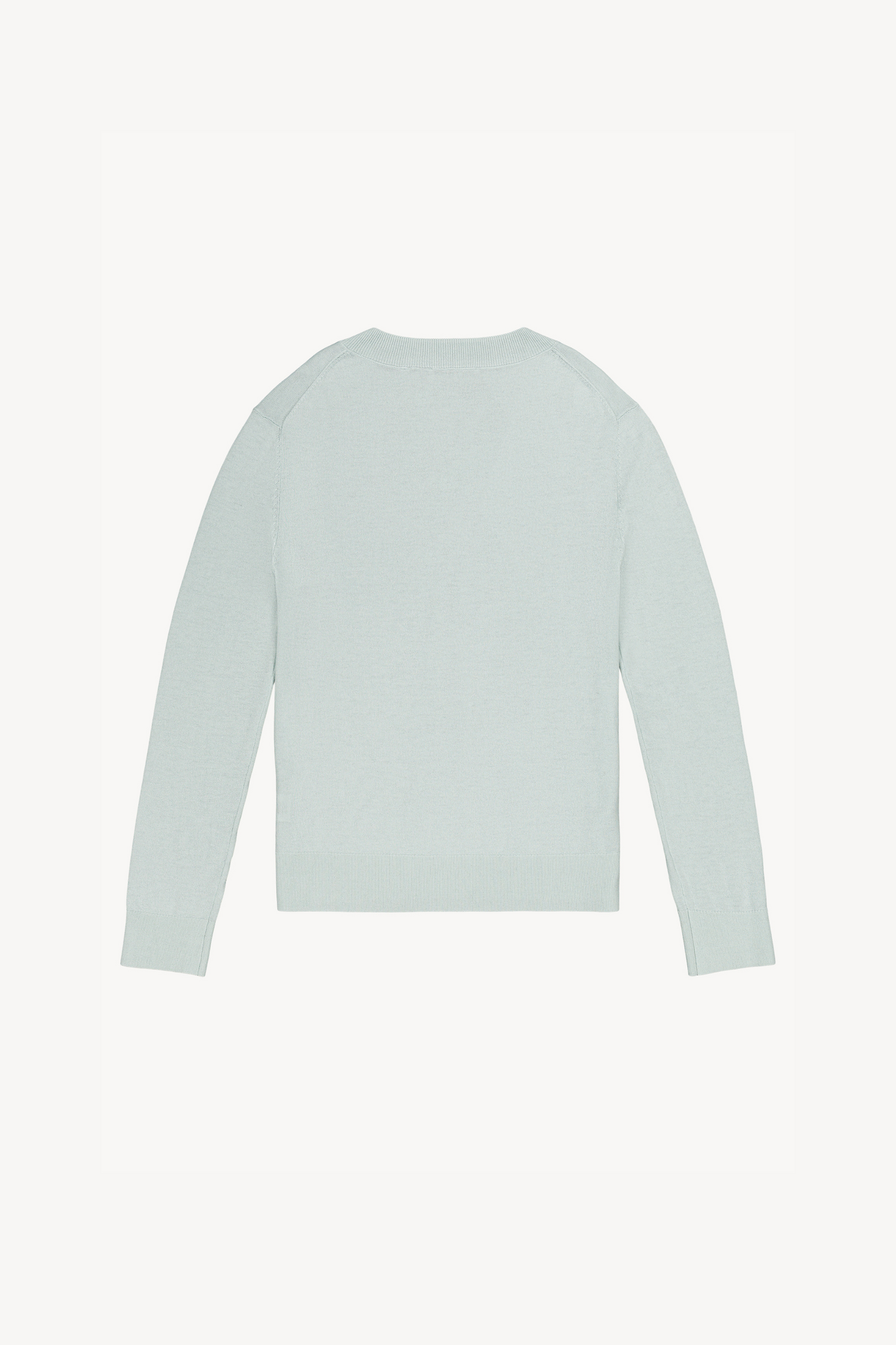 Dans un vert d'eau apaisant, ce pull en maille légère avec col V
