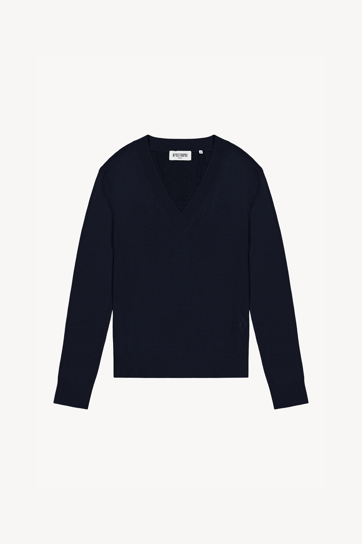 Pull marine léger en maille fine, avec col V et coupe fluide.