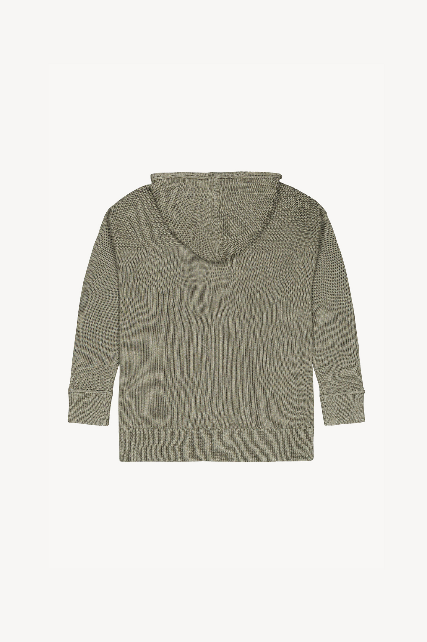 Sa coupe fluide et aérée épouse les formes avec grâce, tandis que sa texture douce et légère invite à une sensation de confort absolu.
