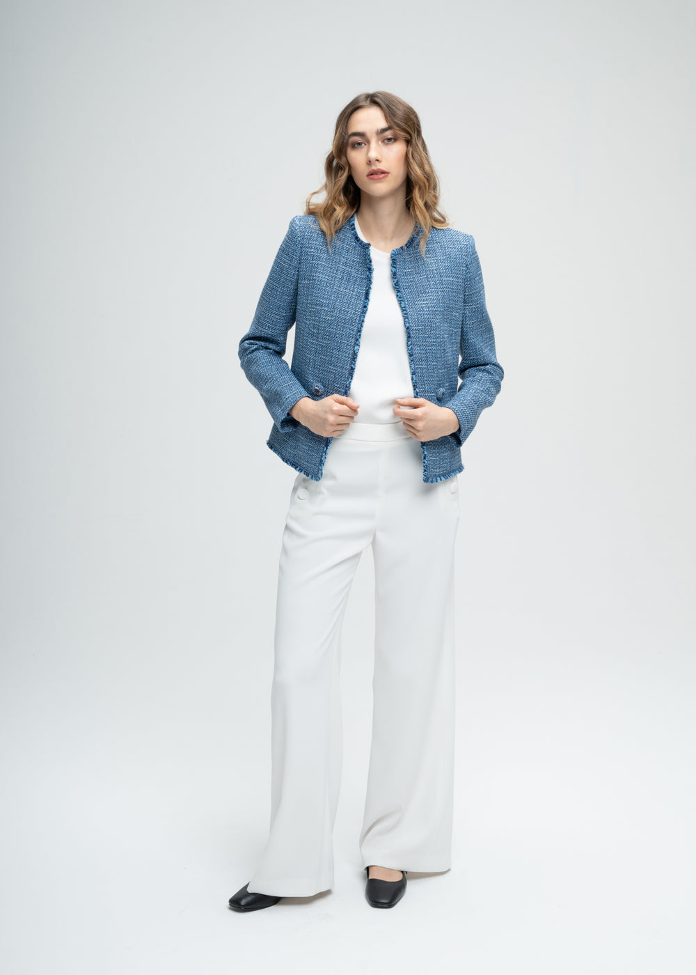 Pantalon évasé à pont blanc coupe évasée avec boutons bombés gravés ton sur ton