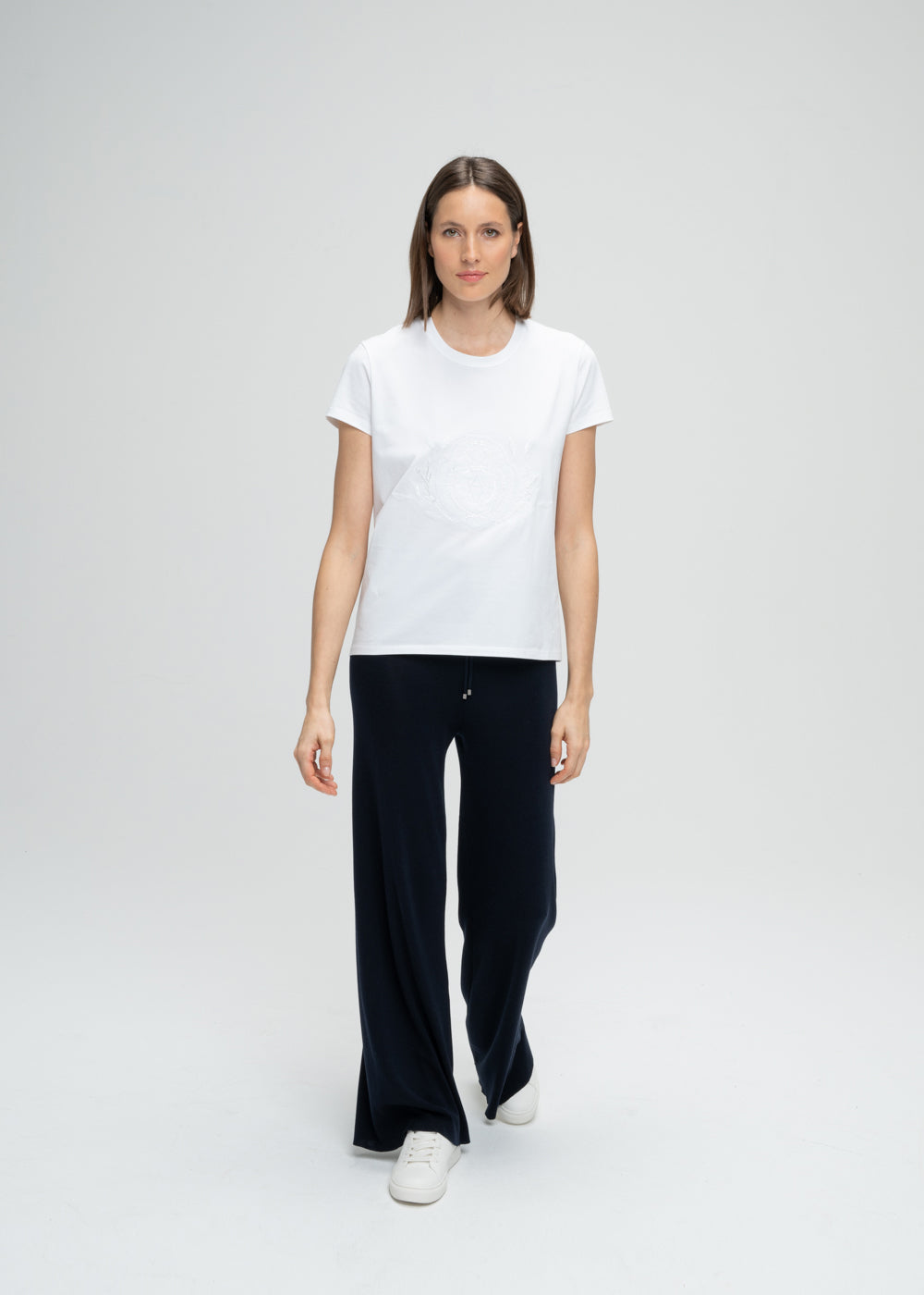 T-shirt manches courtes col rond blanc brodé avec perles