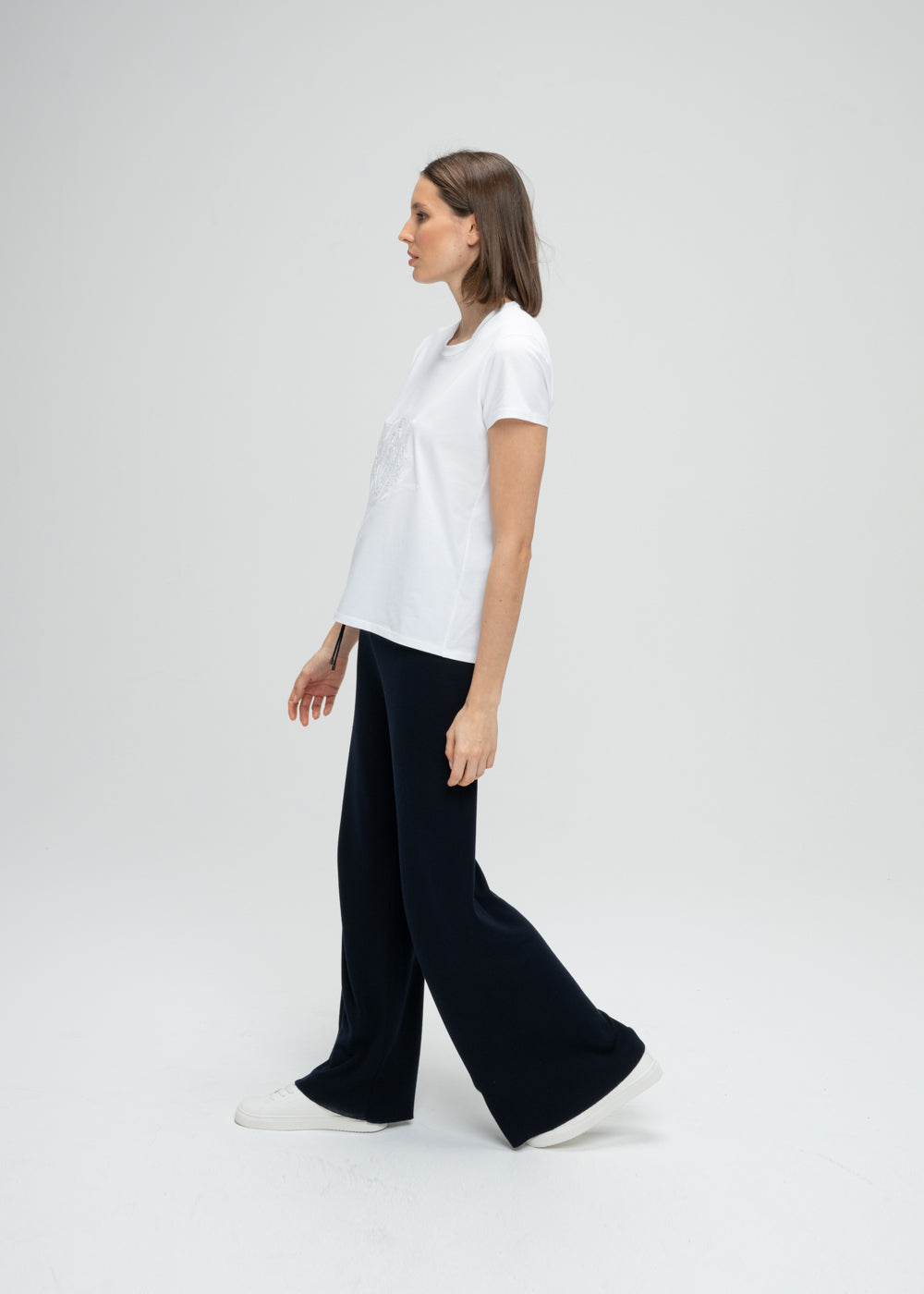 T-shirt manches courtes col rond blanc brodé avec perles