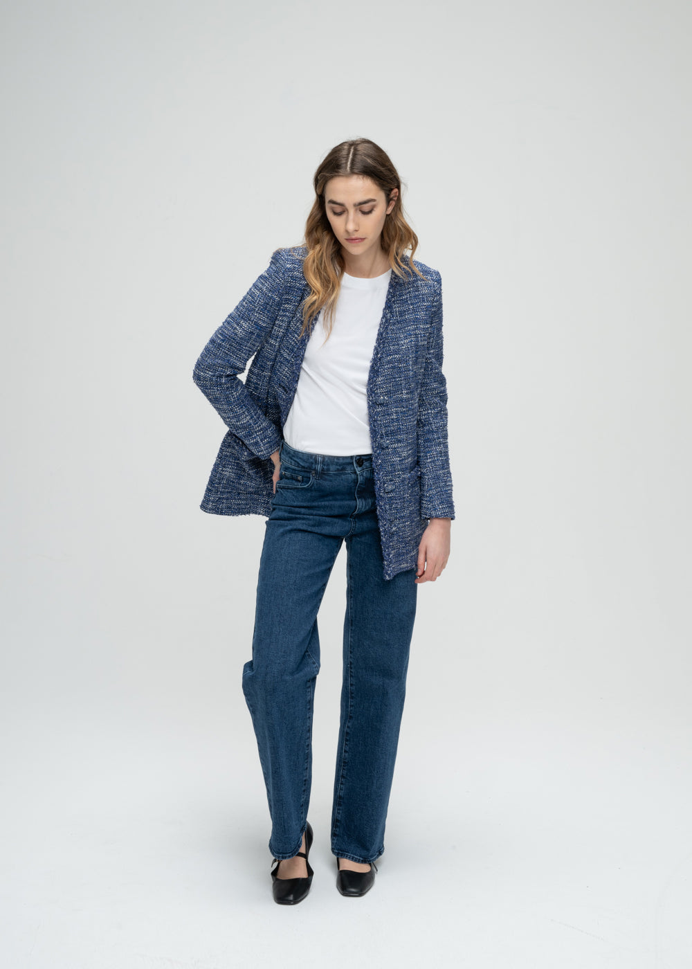 Jeans large bleu denim avec rivets en métal et boutons en corne