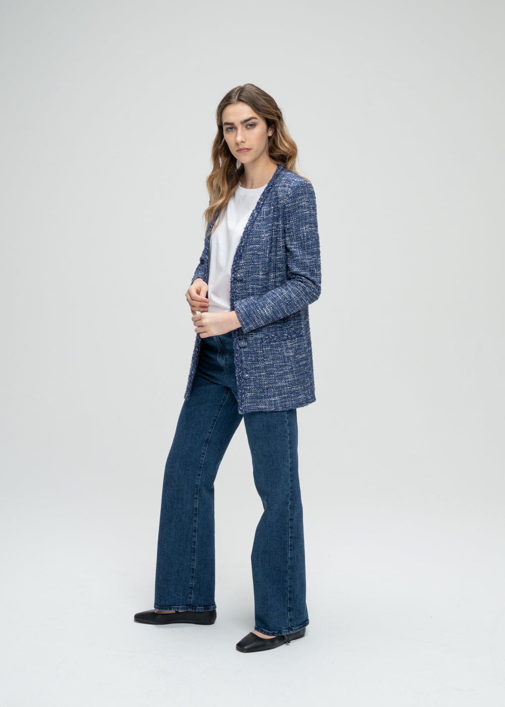 Jeans large bleu denim avec rivets en métal et boutons en corne