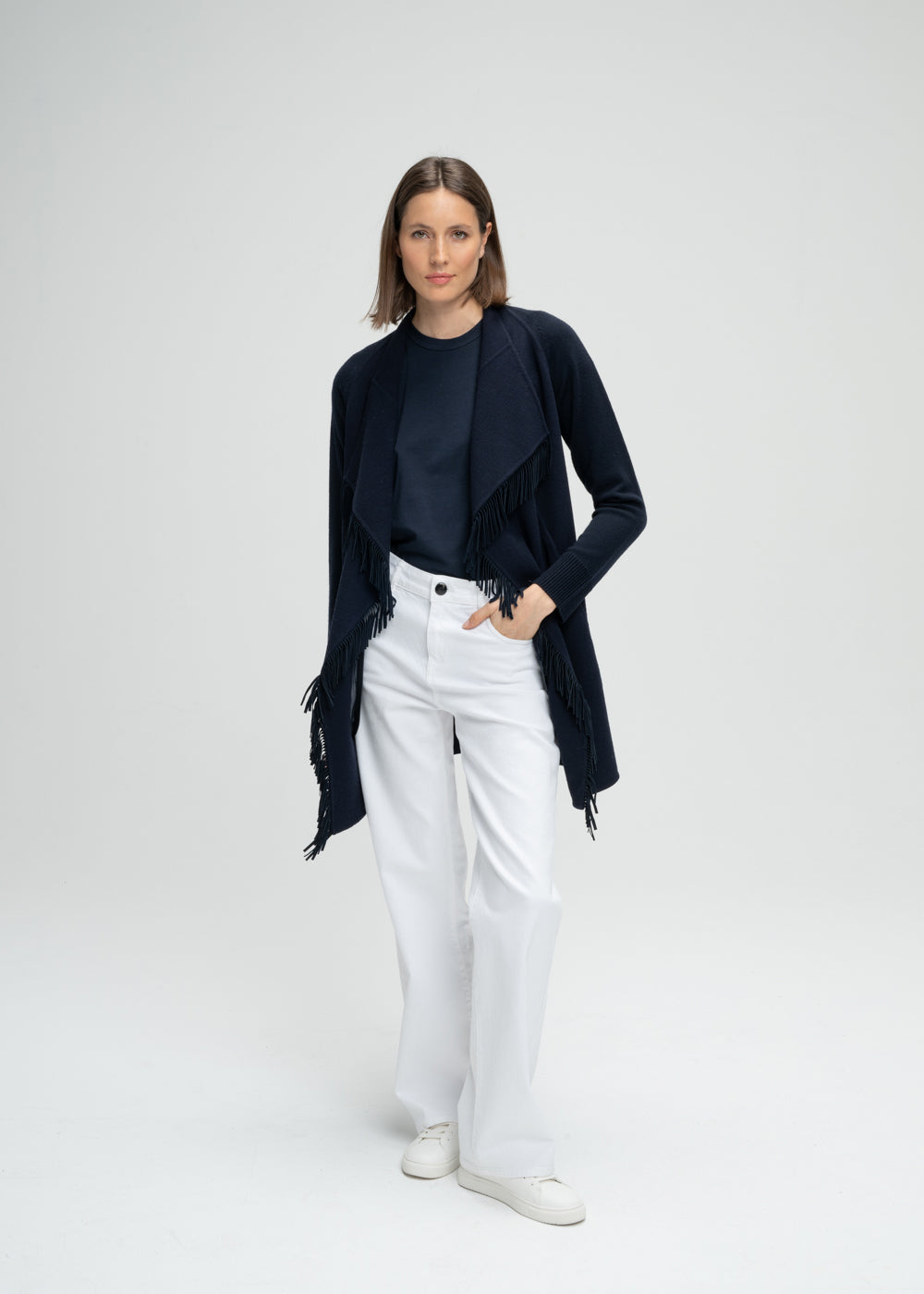 Jeans large blanc denim avec rivets en métal et boutons en corne