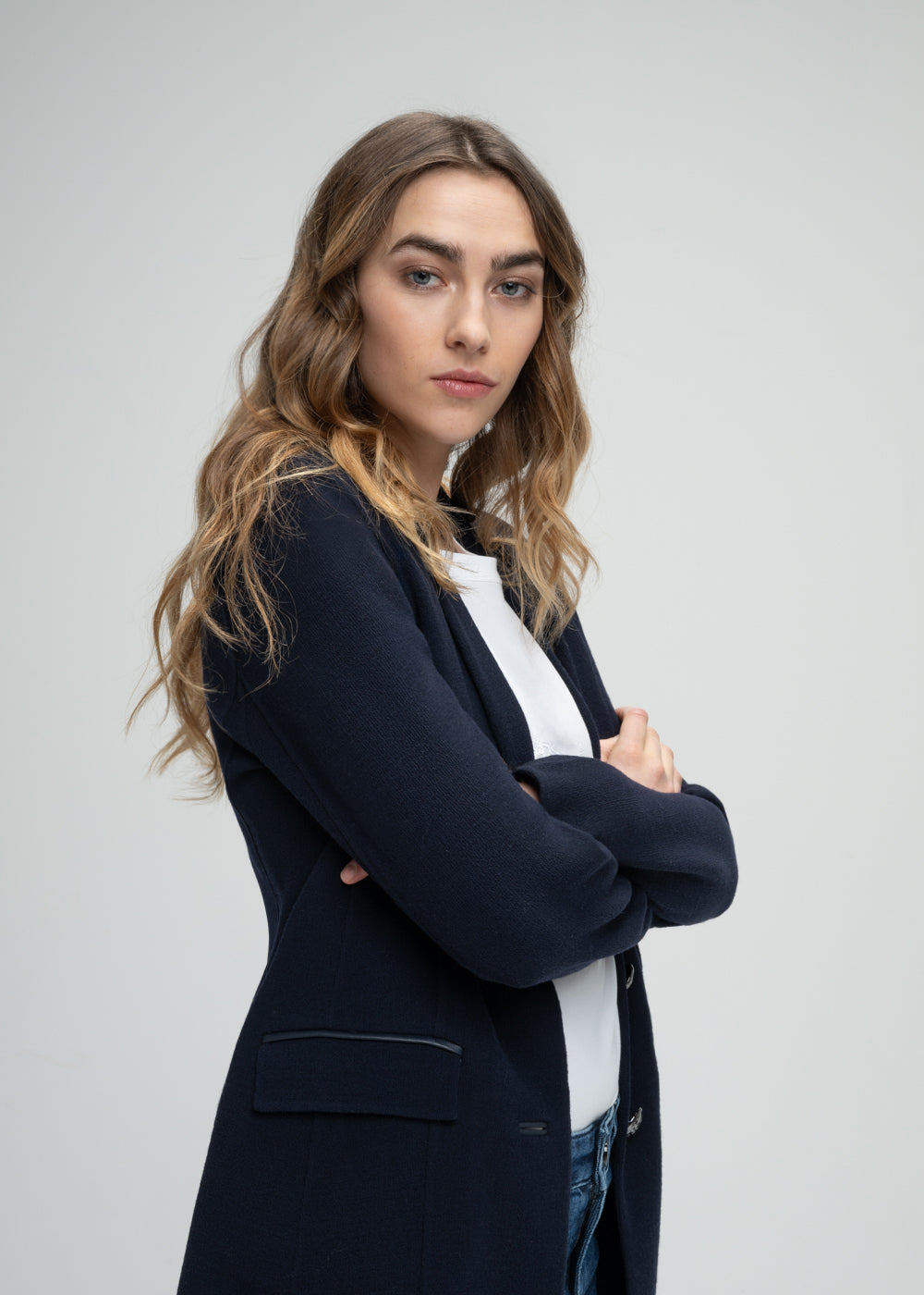 Blazer long en laine marine double boutonnière poches à rabat en cuir