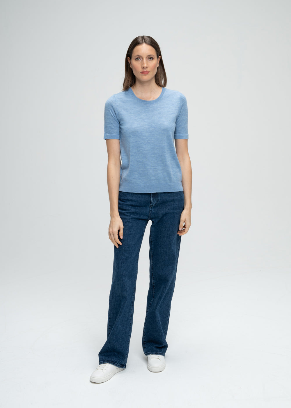 T-shirt en laine bleu à col rond et bords côtelés