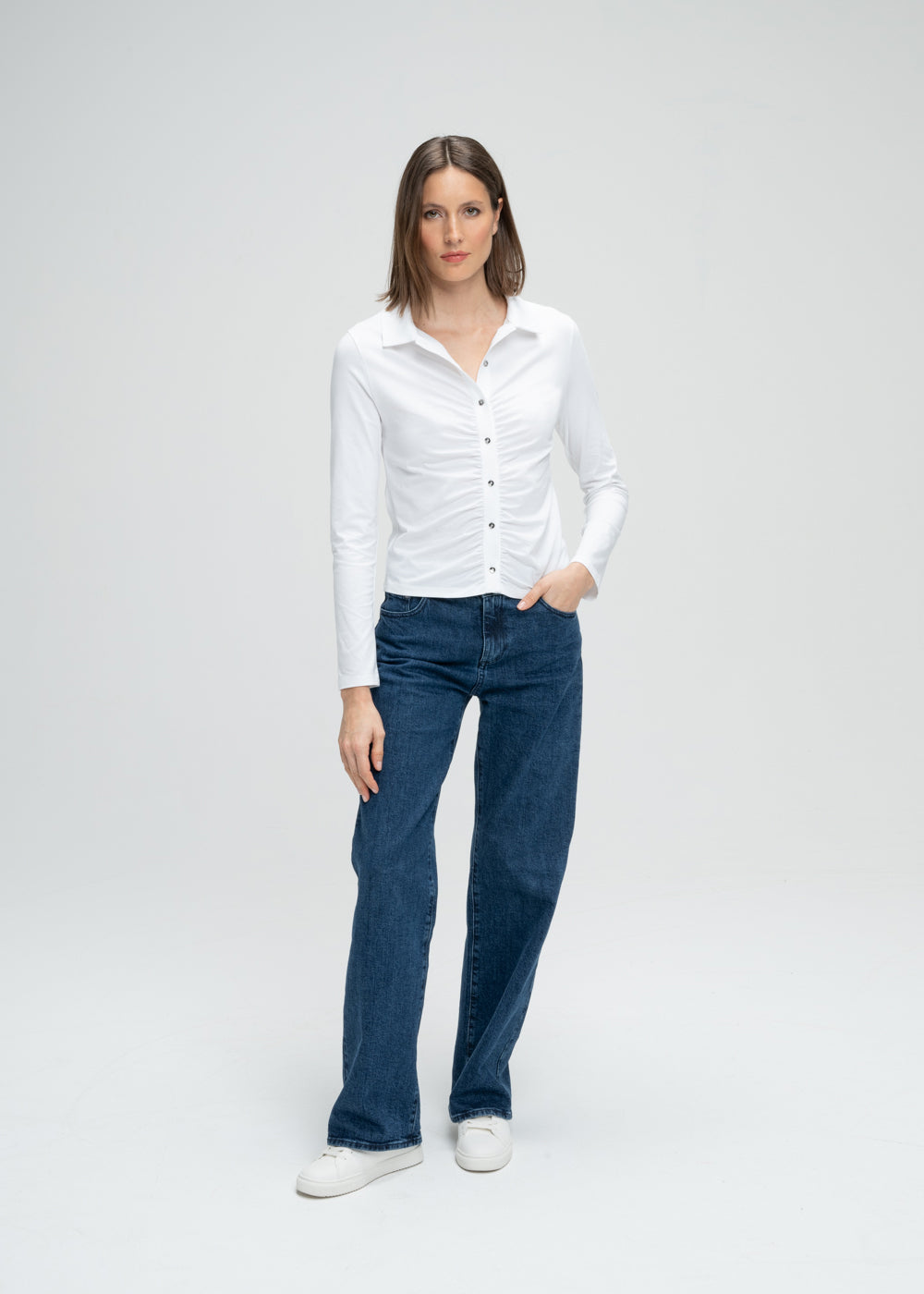 Chemise manches longues blanche patte apparente et effet plissé devant