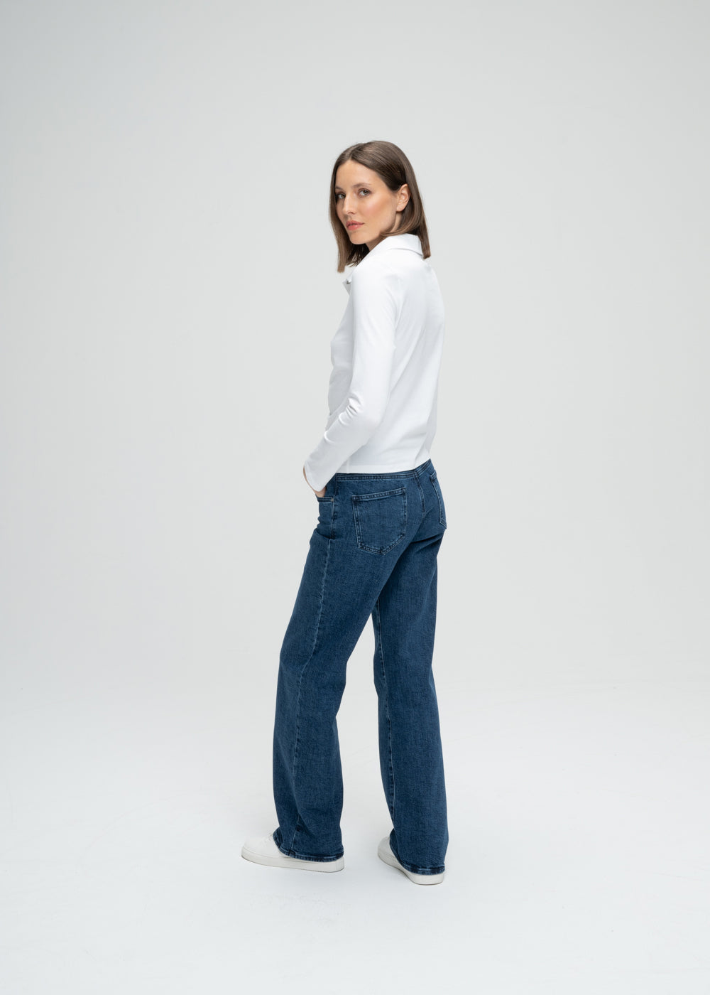 Chemise manches longues blanche patte apparente et effet plissé devant