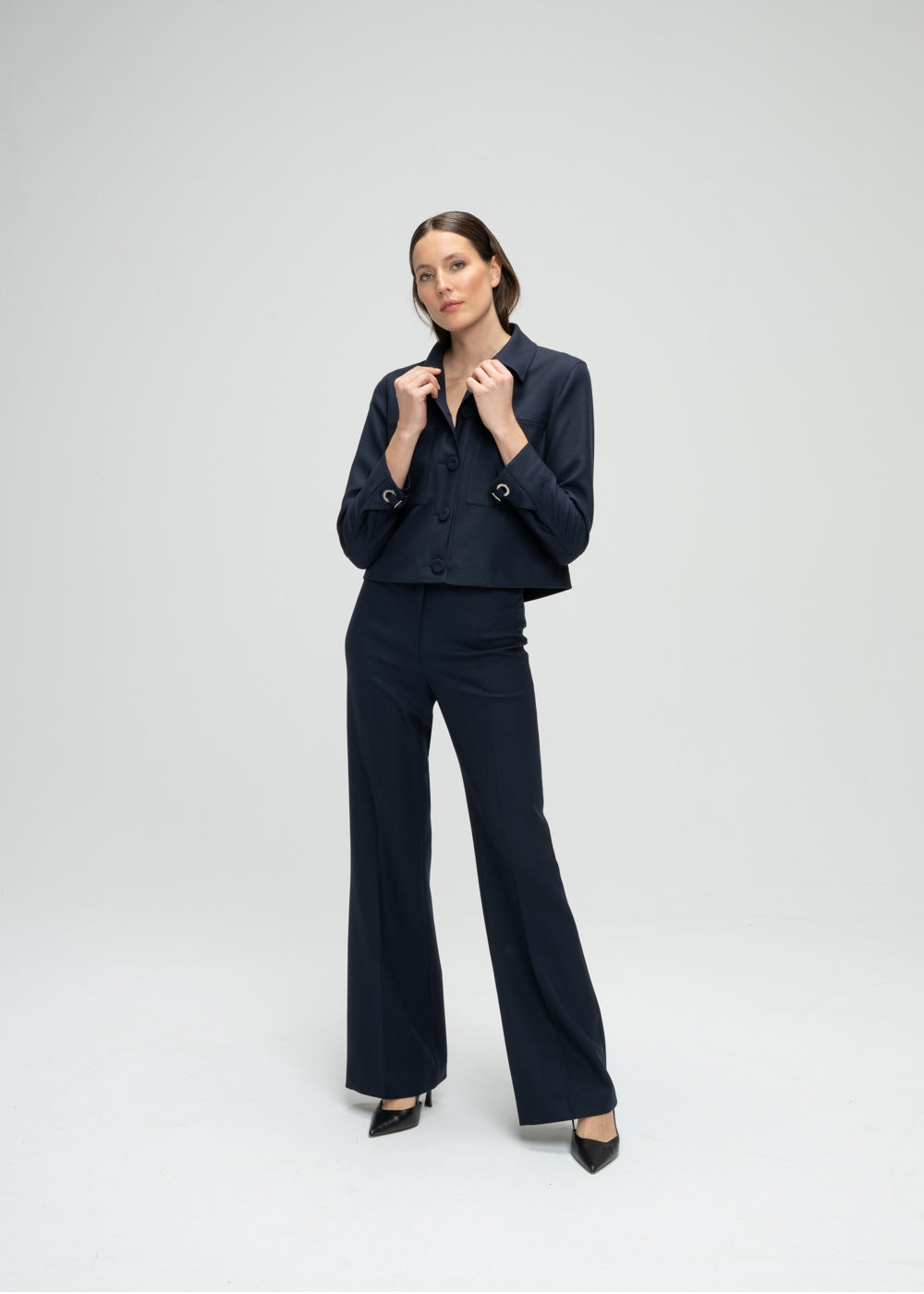 Pantalon droit fluide marine poches italiennes avant et poches passepoilés arrières