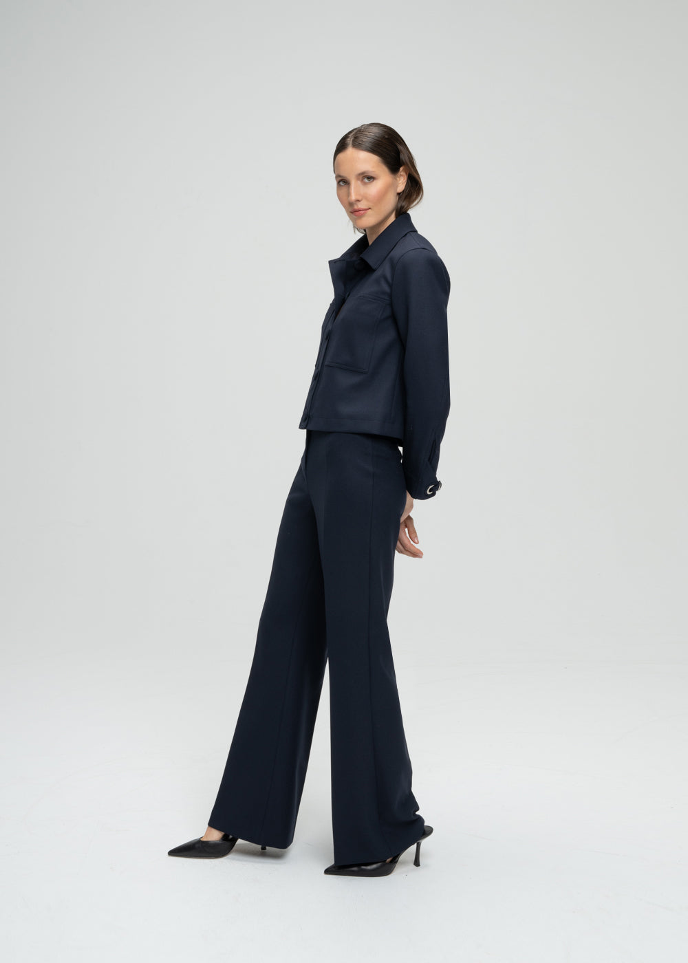 Pantalon droit fluide marine poches italiennes avant et poches passepoilés arrières