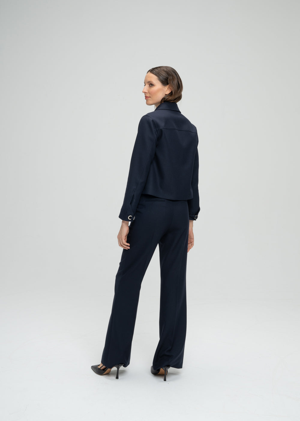 Pantalon droit fluide marine poches italiennes avant et poches passepoilés arrières