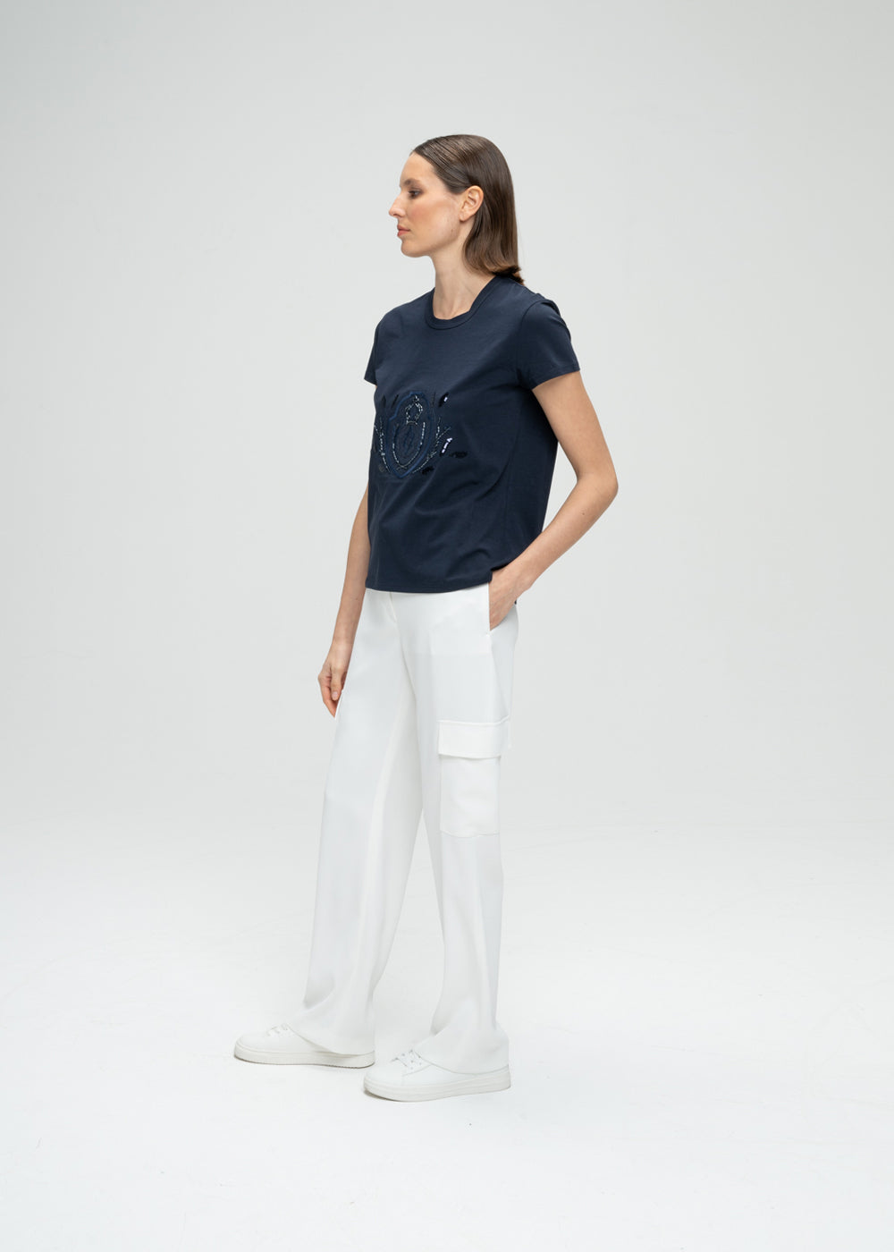 T-shirt manches courtes col rond marine brodé avec perles