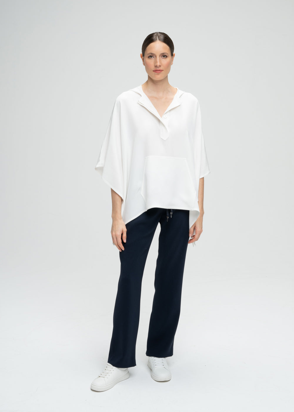 Pantalon fluide large marine avec ceinture froncée et cordons réglables avec embouts métal gravés