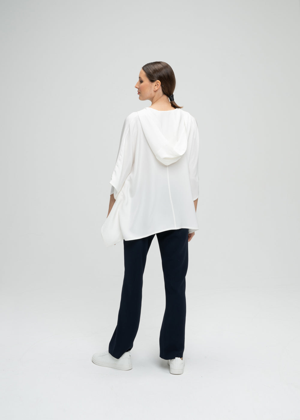 Pantalon fluide large marine avec ceinture froncée et cordons réglables avec embouts métal gravés