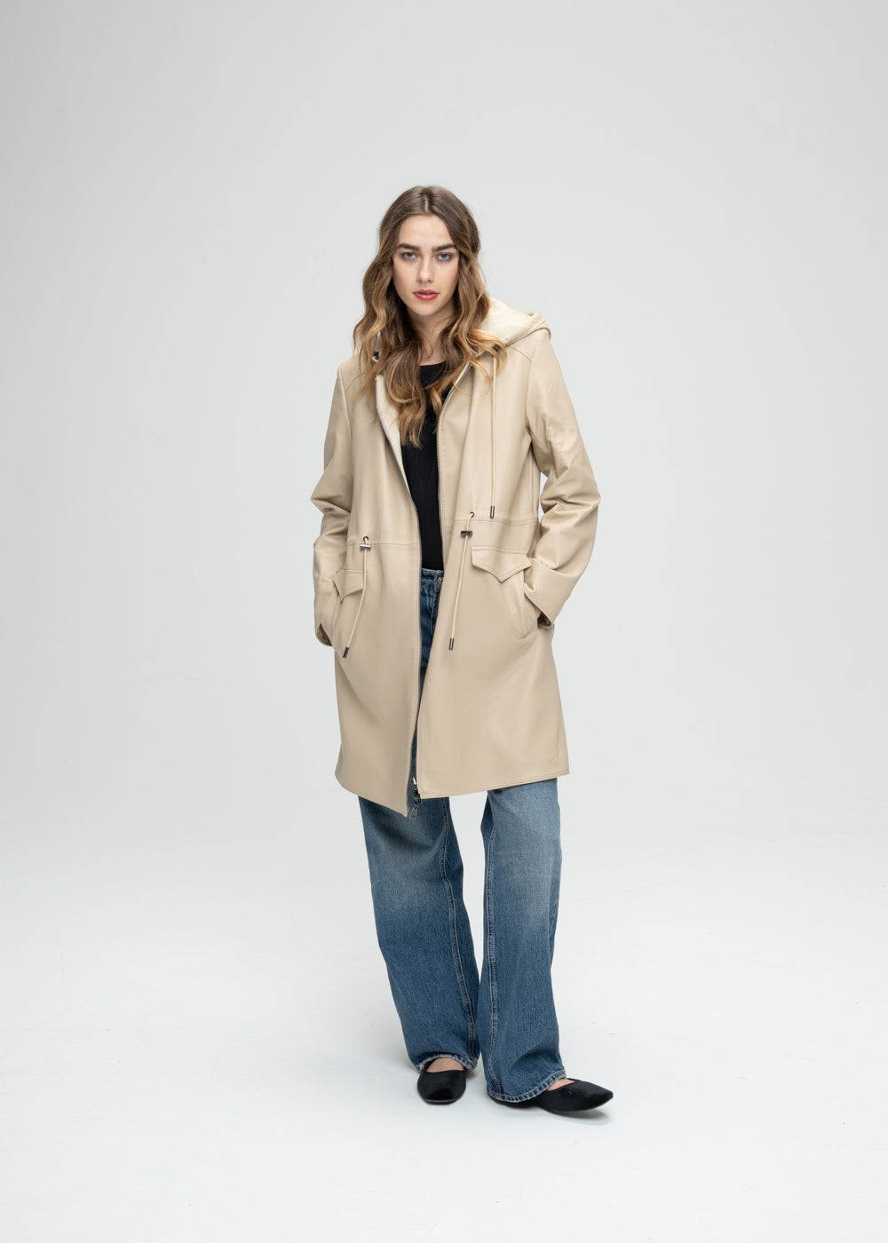 Parka réversible beige en cuir avec cordon de serrage et capuche et poches plaquées