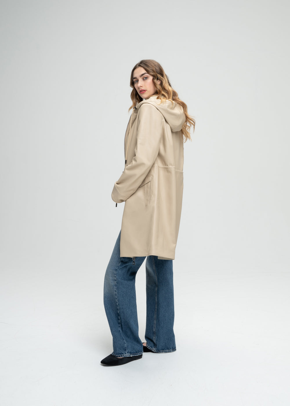 Parka réversible beige en cuir avec cordon de serrage et capuche et poches plaquées