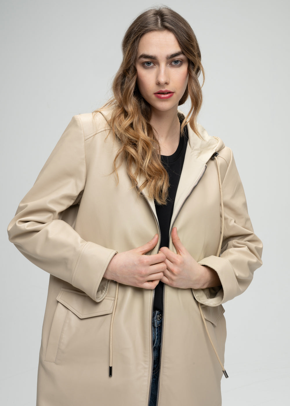 Parka réversible beige en cuir avec cordon de serrage et capuche et poches plaquées