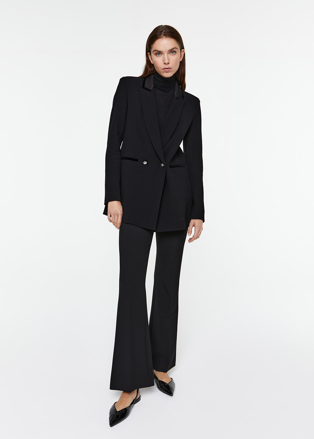 ensemble total look blazer veste croisée noir pantalon évasé
