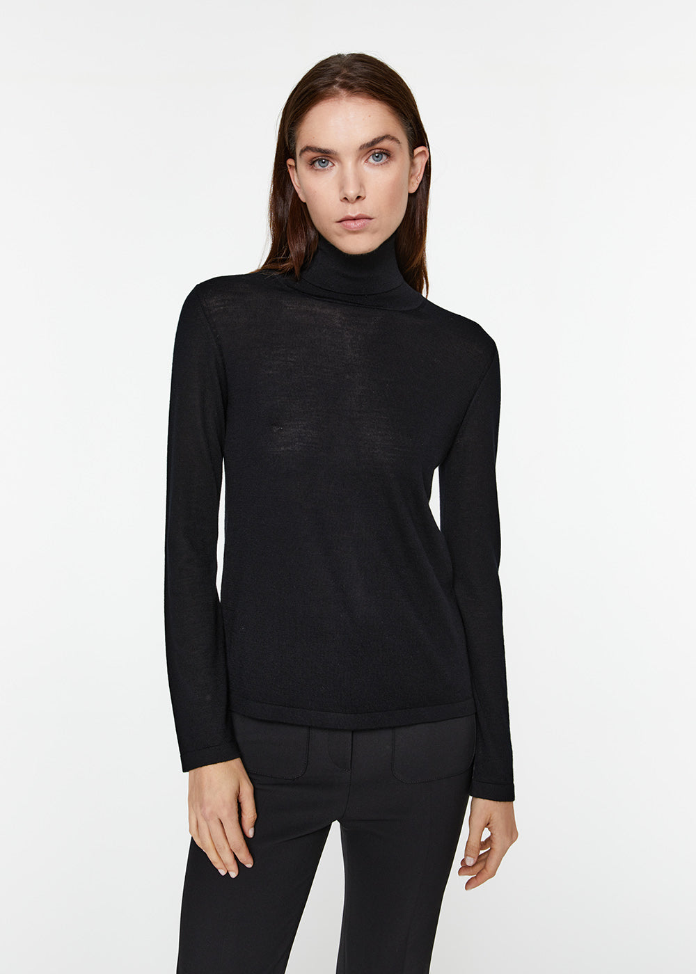 Pull col roulé en laine noir manches longues