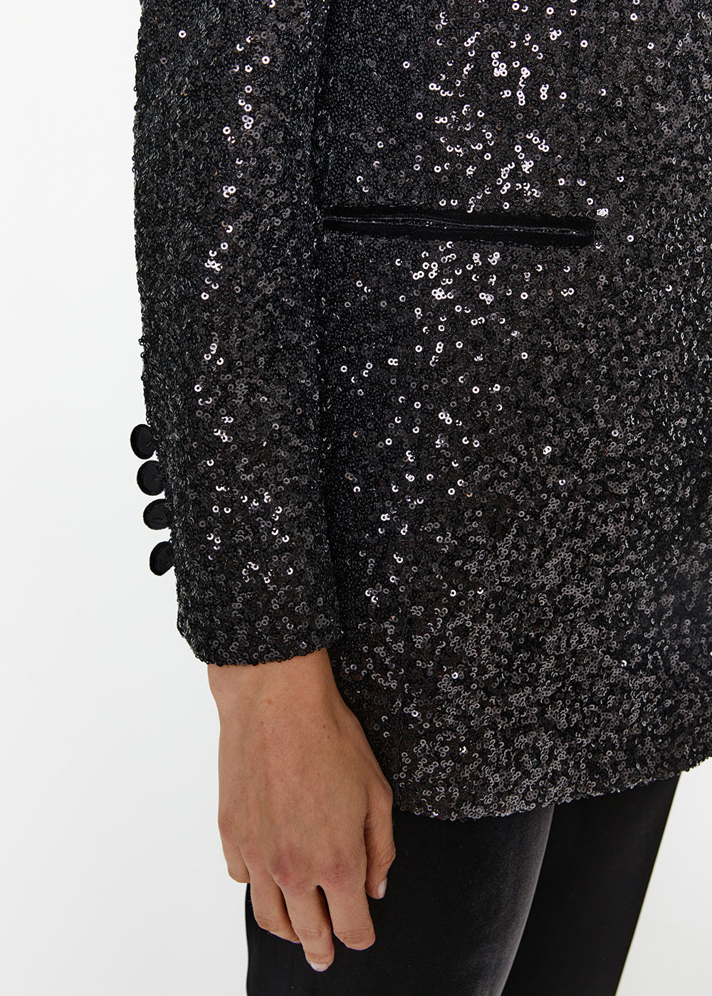 Veste blazer smoking à sequins noir détail satiné sur le col, boutons manches et poches passepoiles