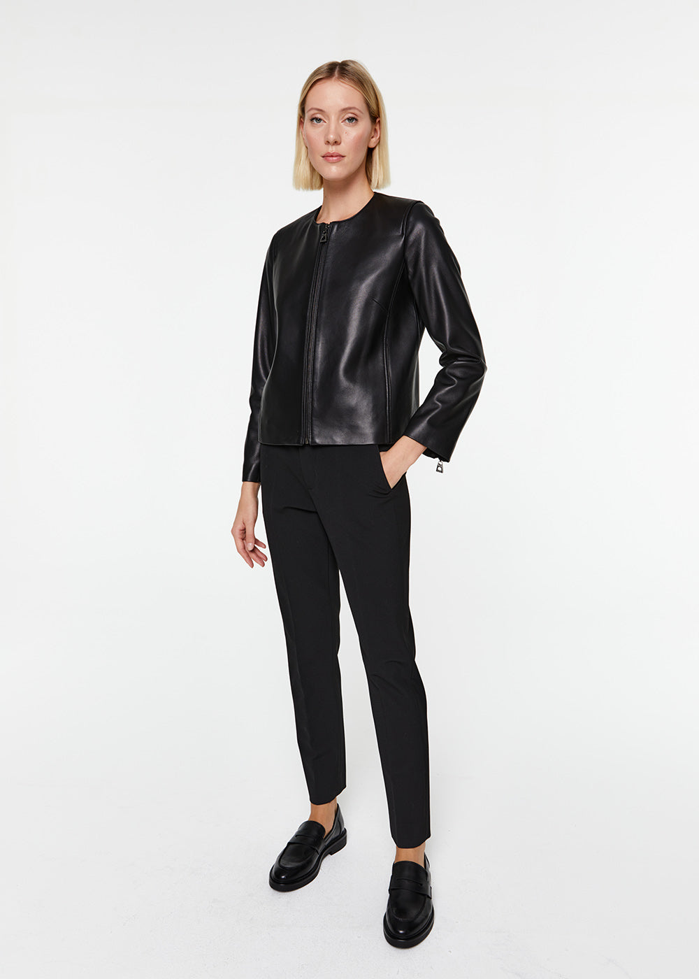 Veste en cuir courte col rond zip avant et zip manches
