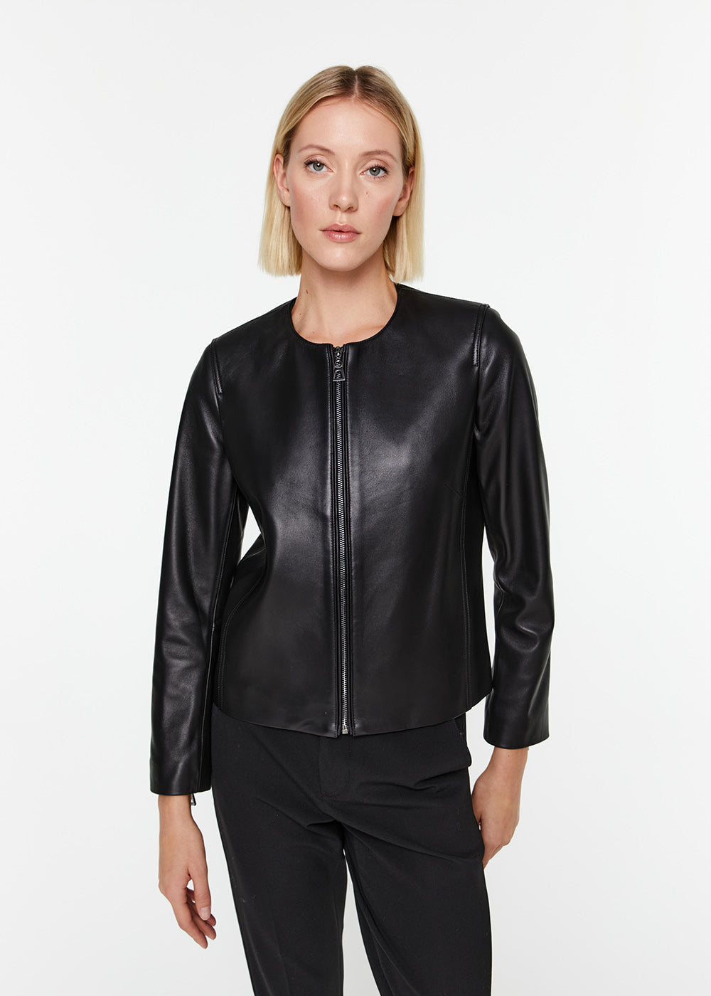 Veste en cuir courte col rond zip avant et zip manches