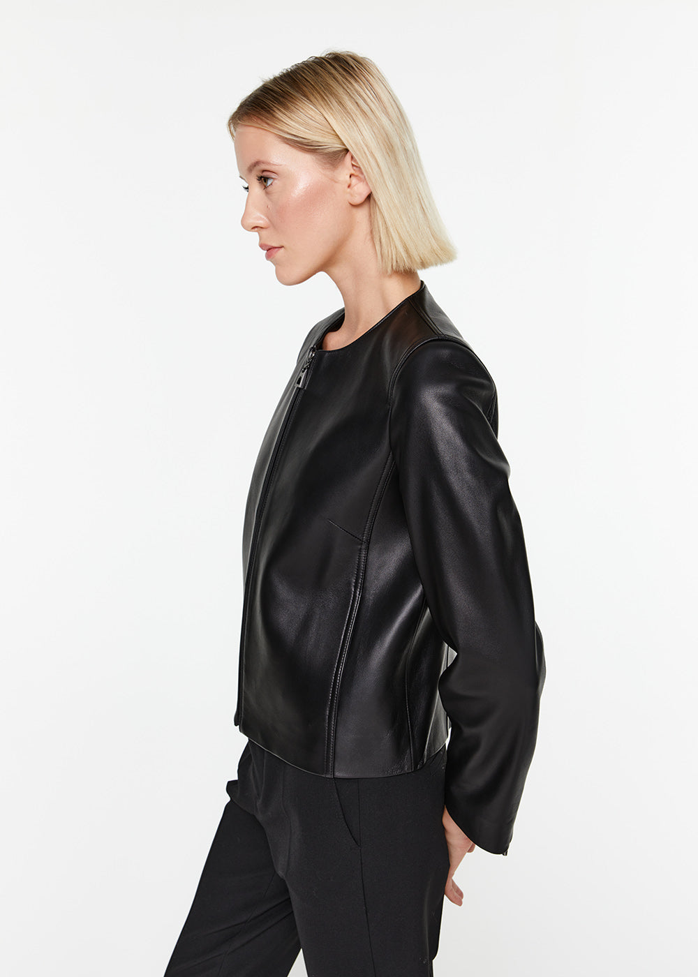 Veste en cuir courte col rond zip avant et zip manches