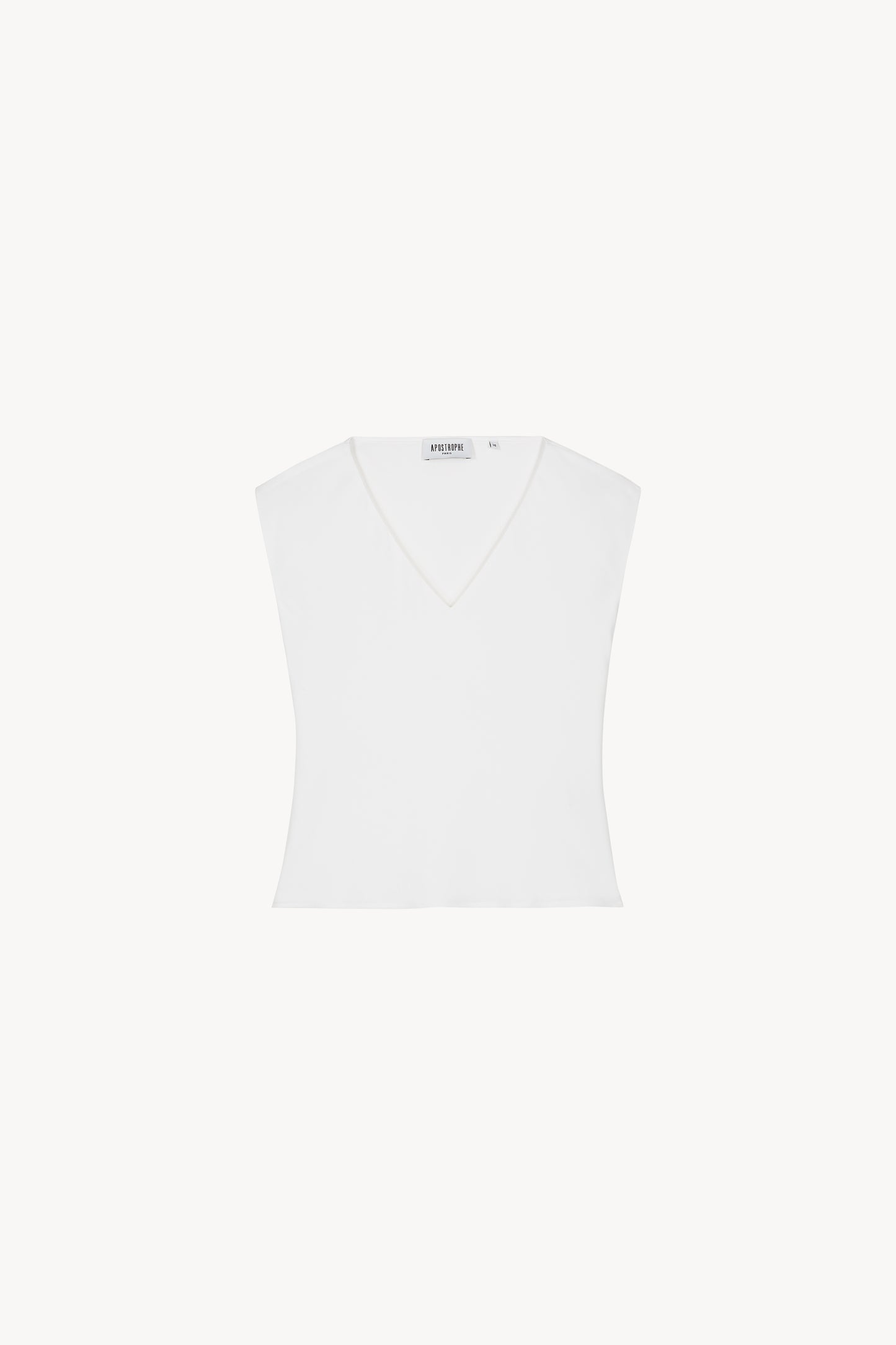 Ce top blanc cassé, avec son col en V et ses manches courtes, combine confort et raffinement.