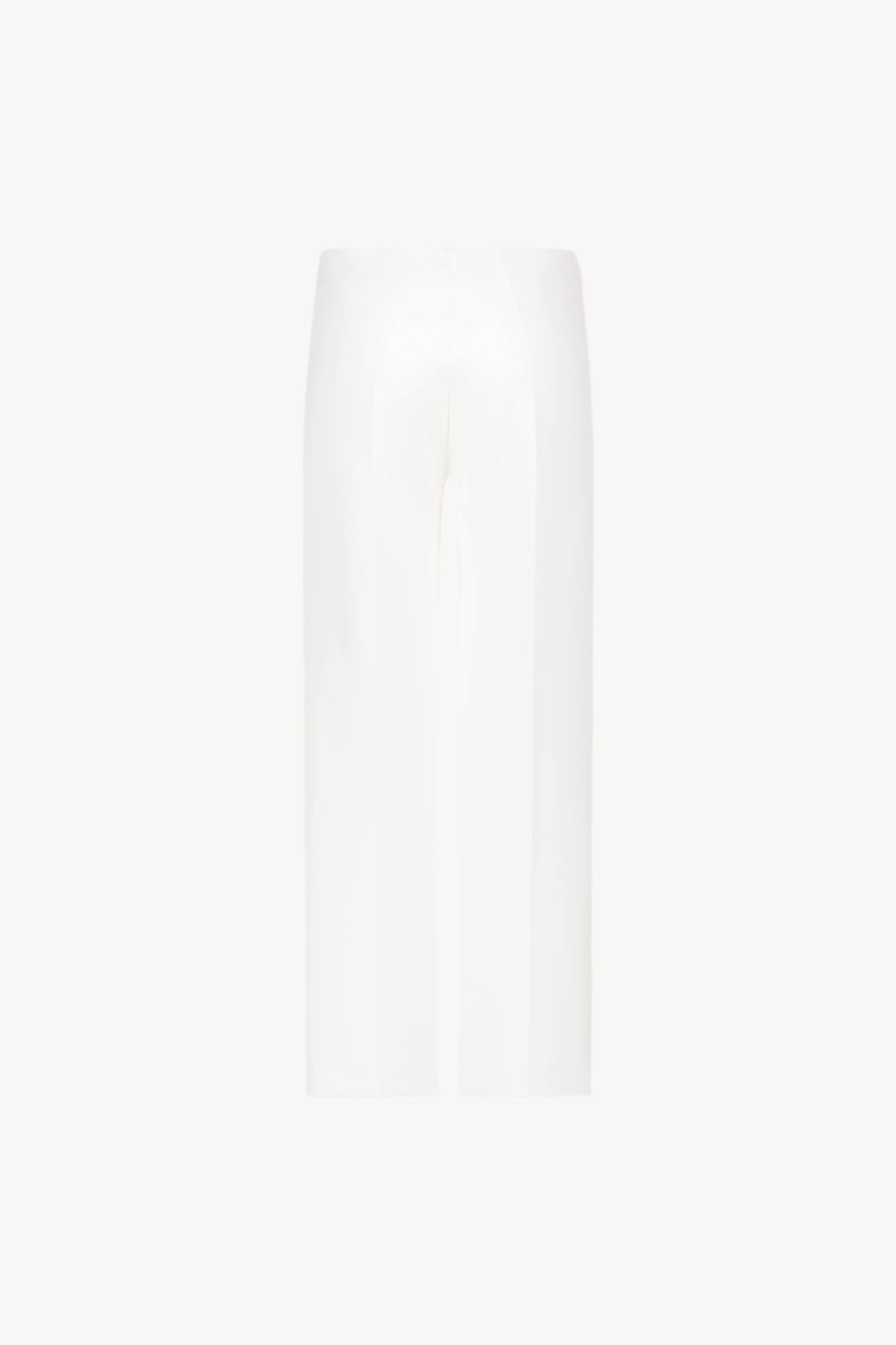 Pantalon blanc à plis taille haute offre une coupe allongée et une longueur 7/8ème.