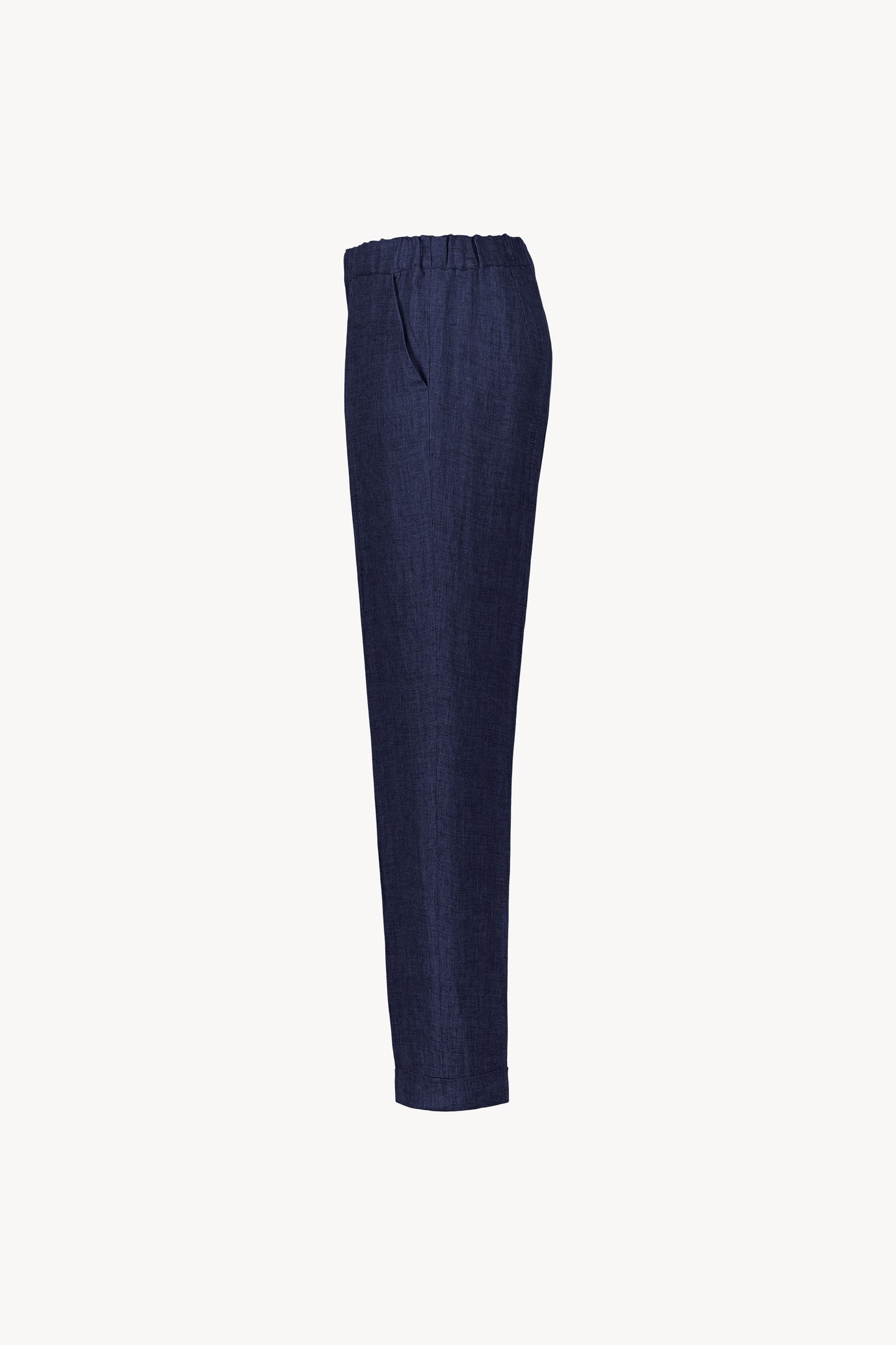 Pantalon en lin marine avec des plis marqués et des poches italiennes.