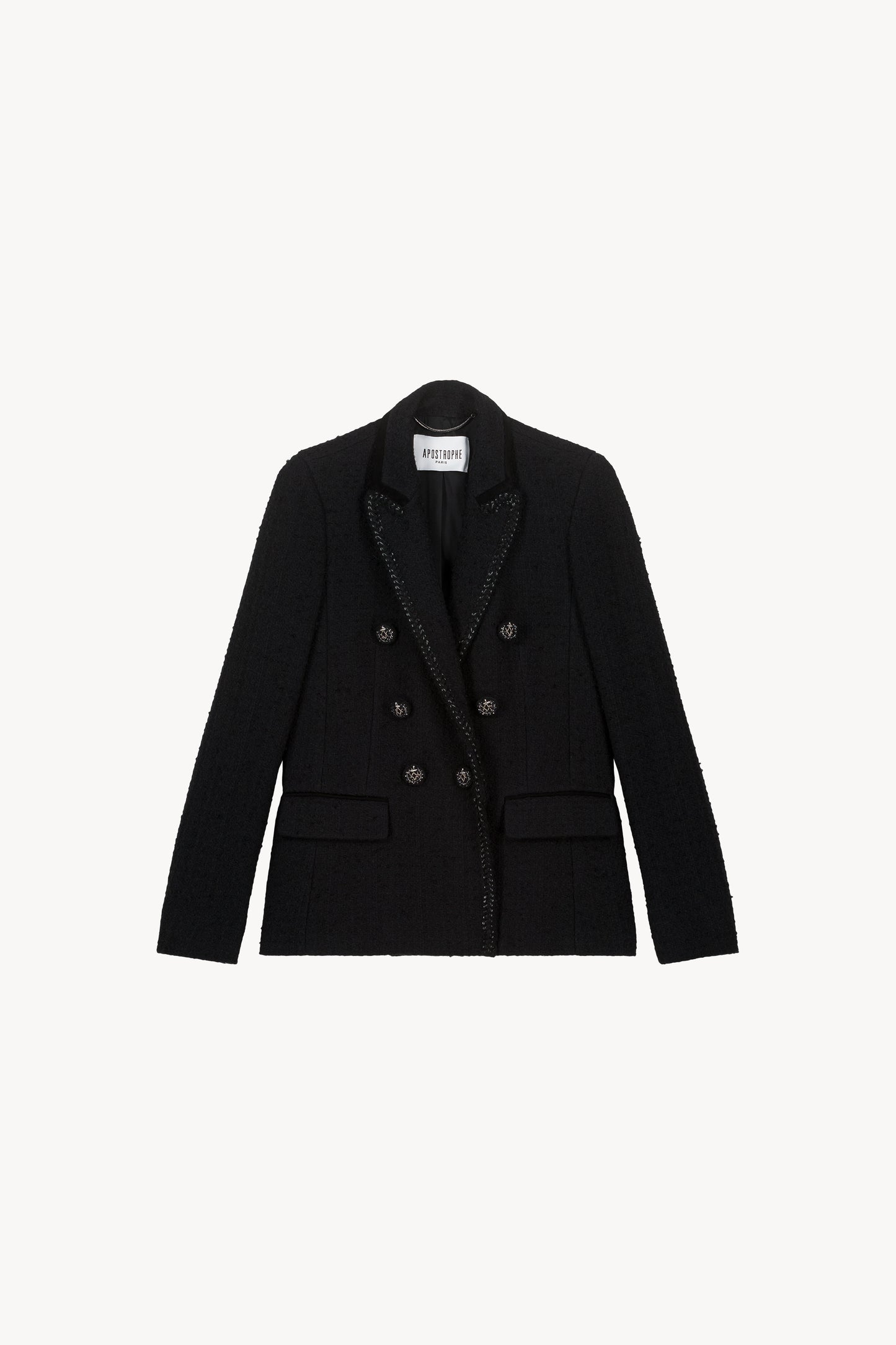 Blazer en tweed tressé noir doté d'un col à revers cranté, de deux poches à rabat, ainsi que de boutons brodés avec des perles et d'une fermeture à double boutonnage.