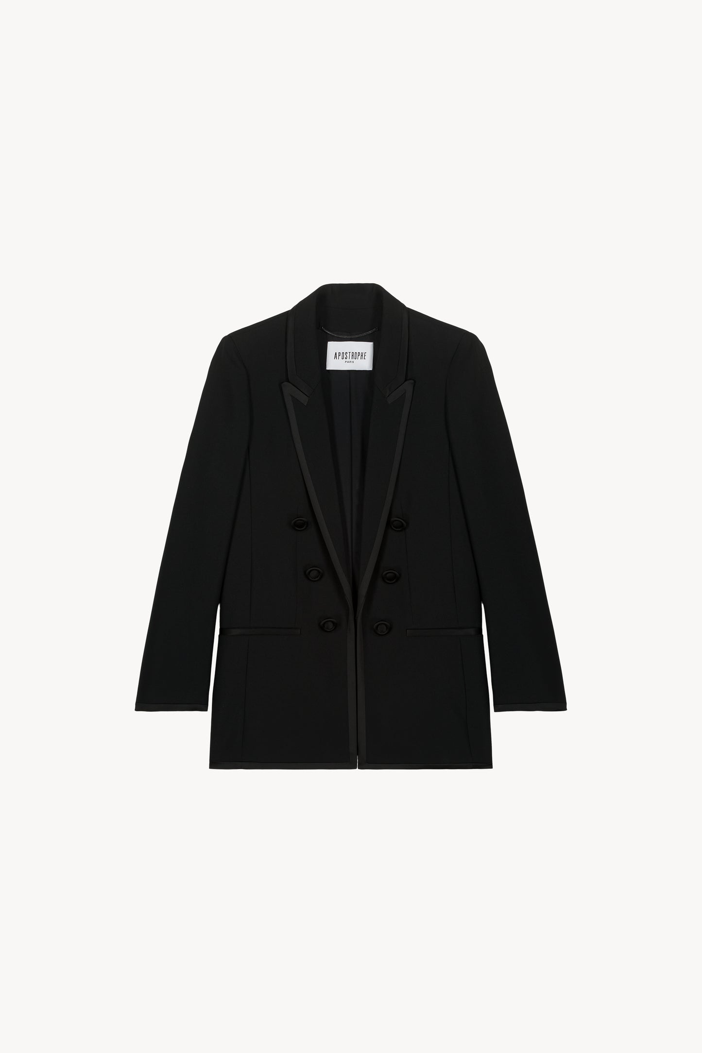 Cette veste noire bord à bord avec boutons satinés et poches en satin ajoute une touche raffinée.