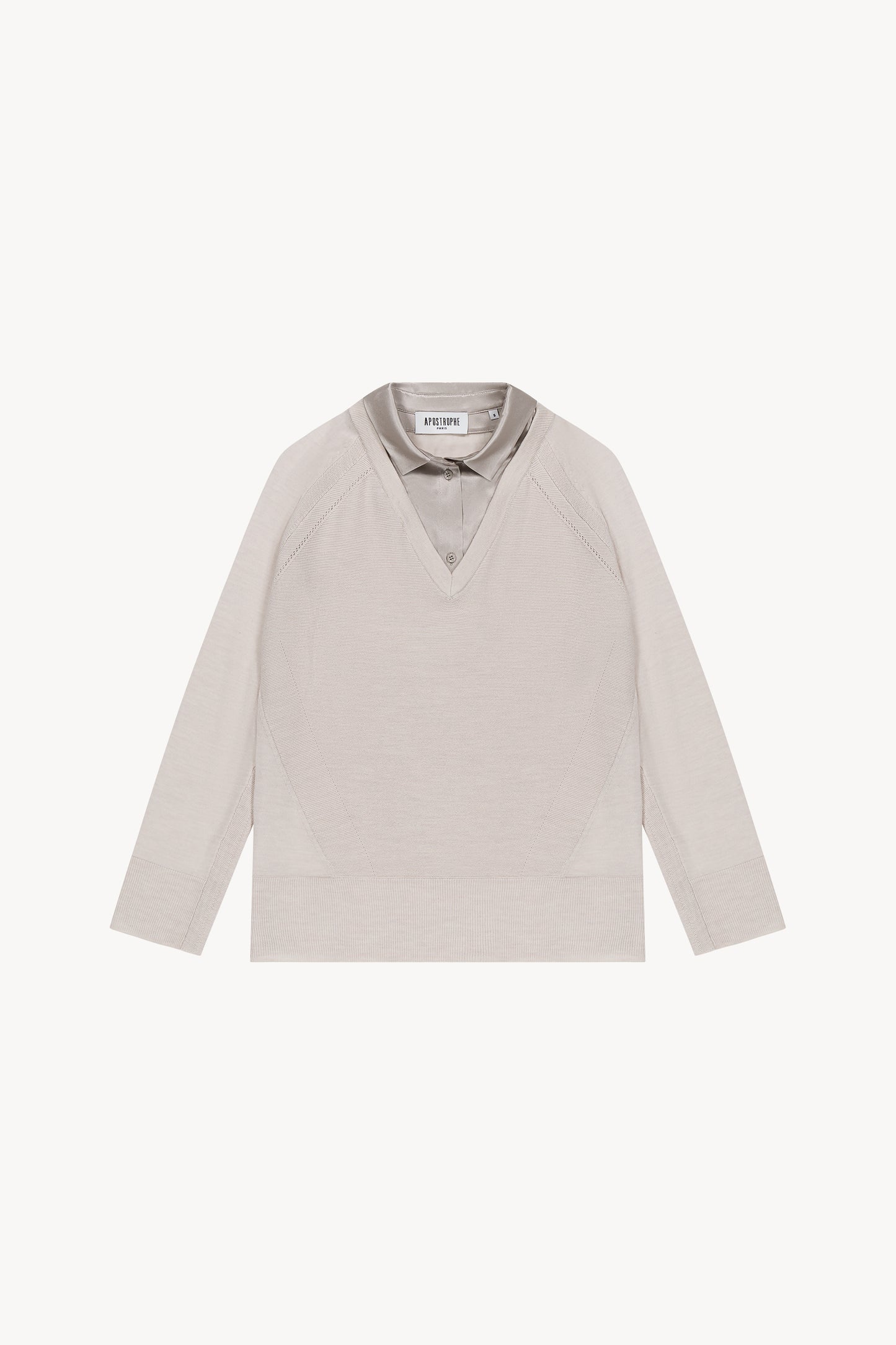 Pull bi-matière en laine et satin, manches raglan, col ouvert et finitions soyeuses pour un style raffiné.