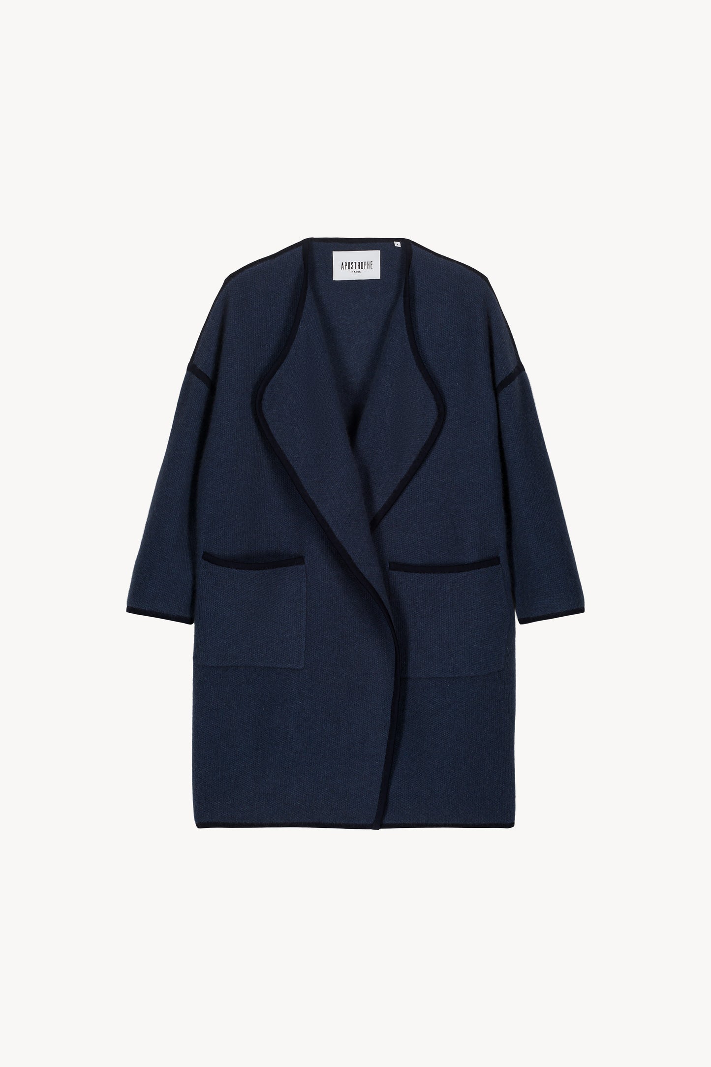Manteau bicolore bleu denim doté de finitions bicolores, poches plaquées et de col ample.