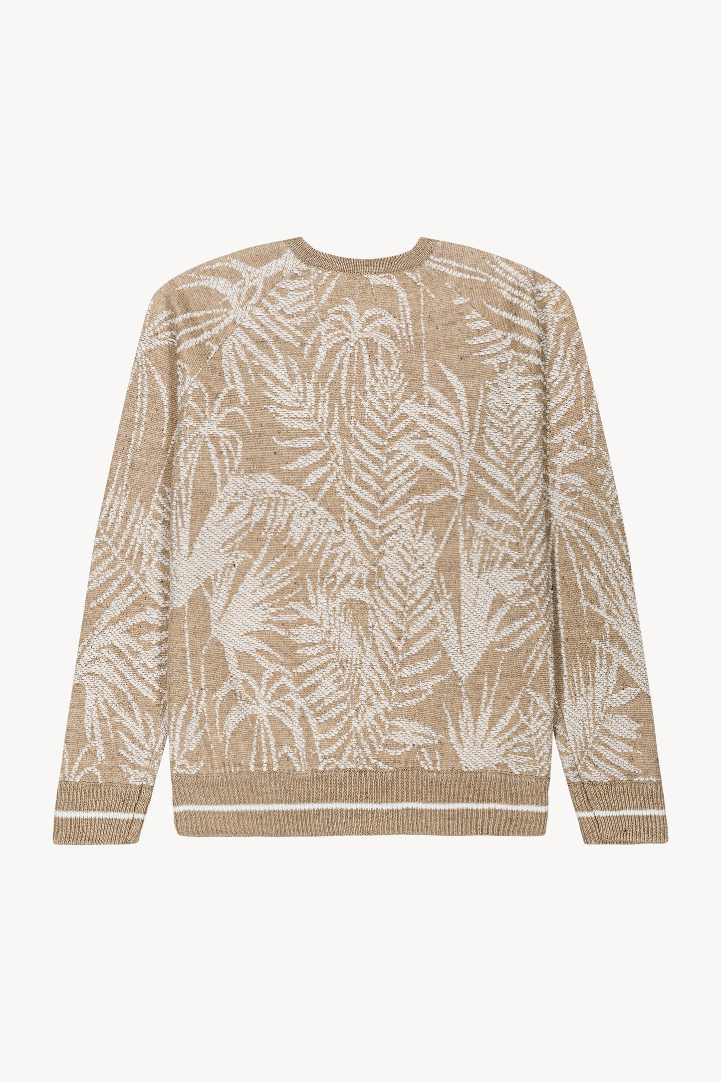 Détail du gilet en lin et coton avec maille fantaisie palmiers, mettant en valeur les finitions côtelées et le design moderne.