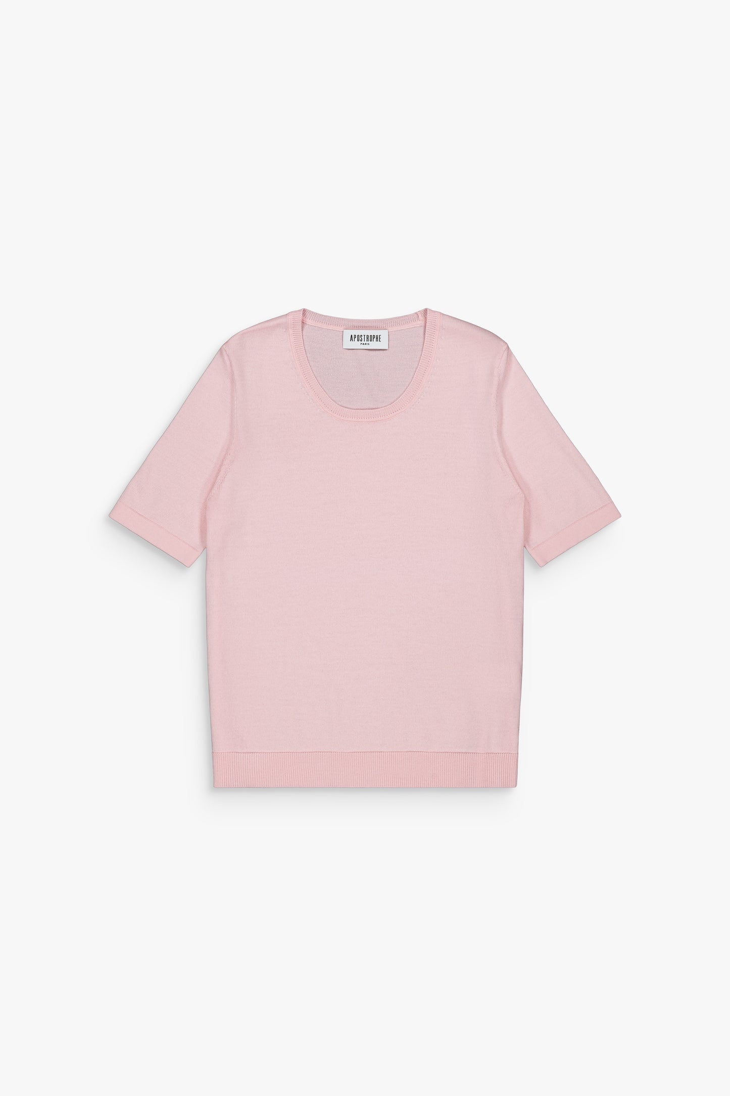 T-shirt femme col rond rose clair, style délicat.