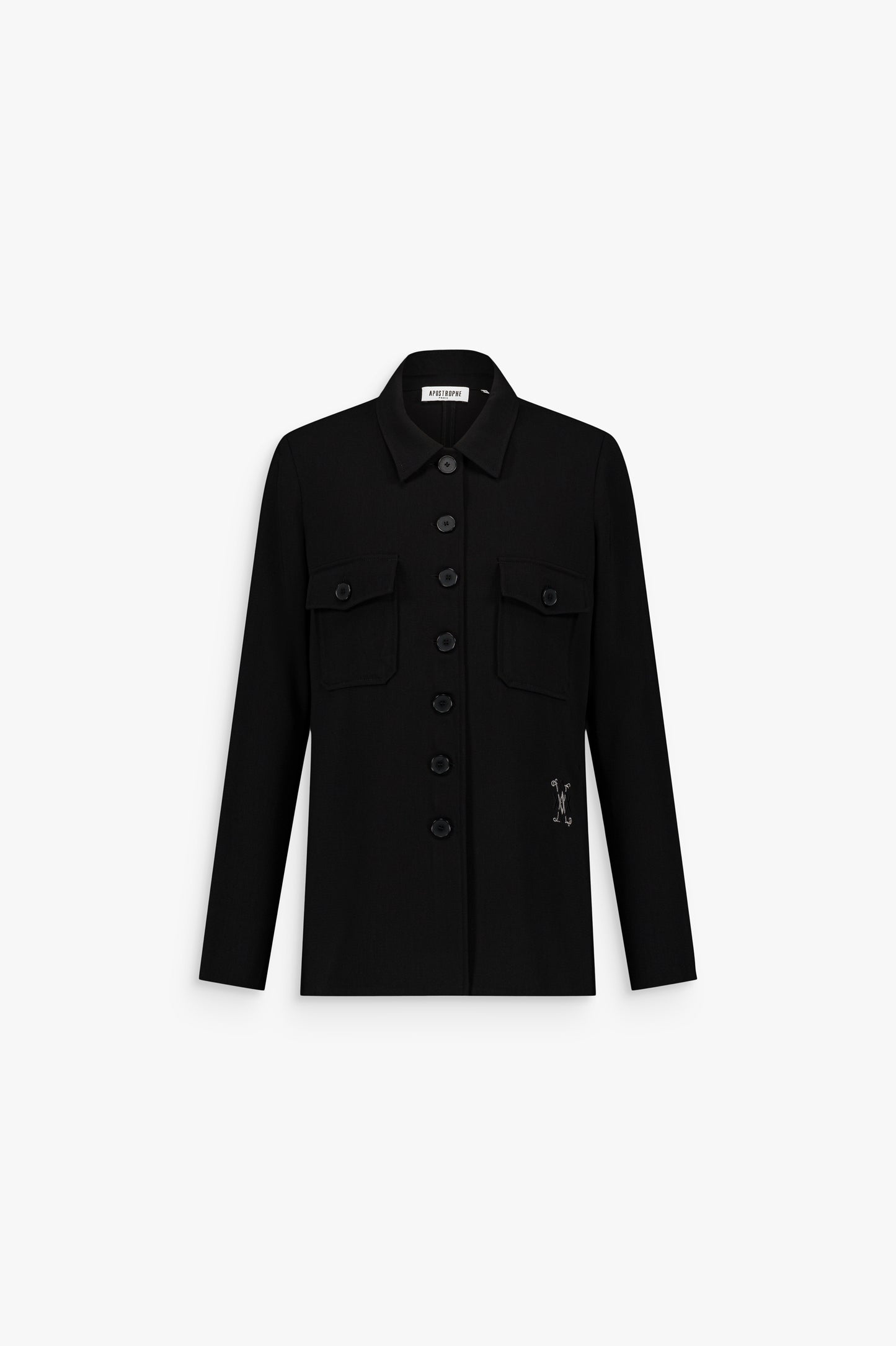 Chemise noire à coupe droite avec col chemise et poches poitrine.
