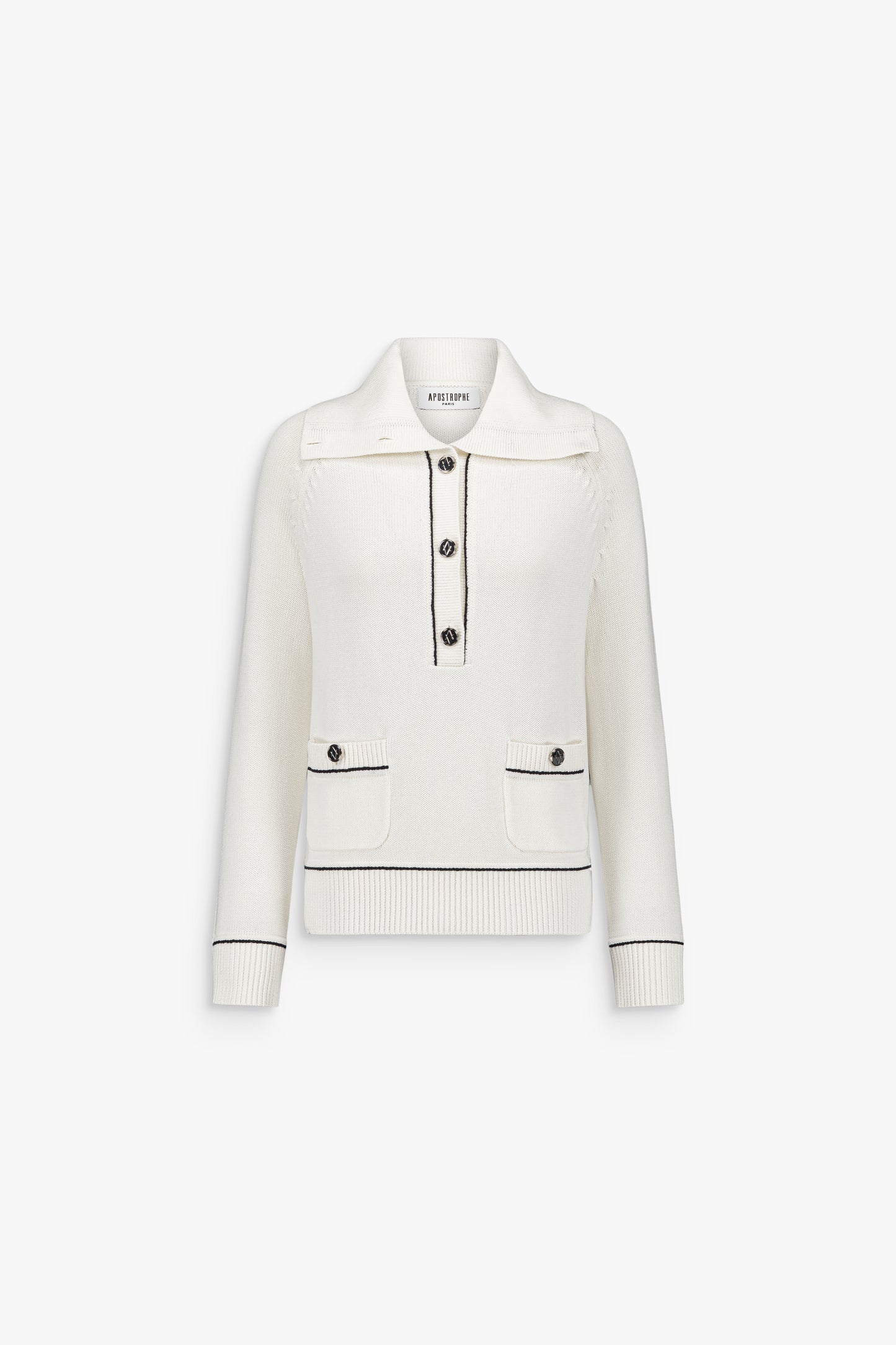 Pull blanc en coton avec col montant boutonné et poches plaquées.