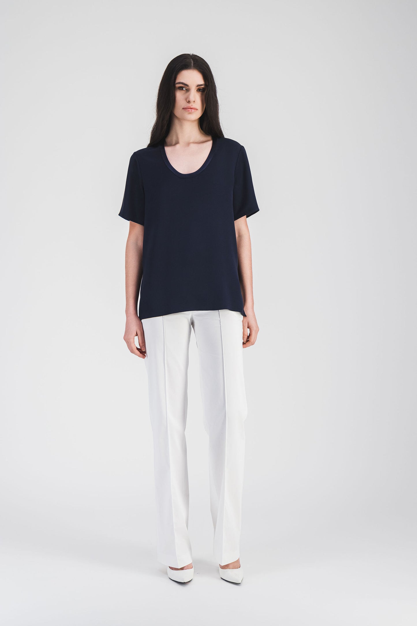 Blouse en soie marine à manches courtes