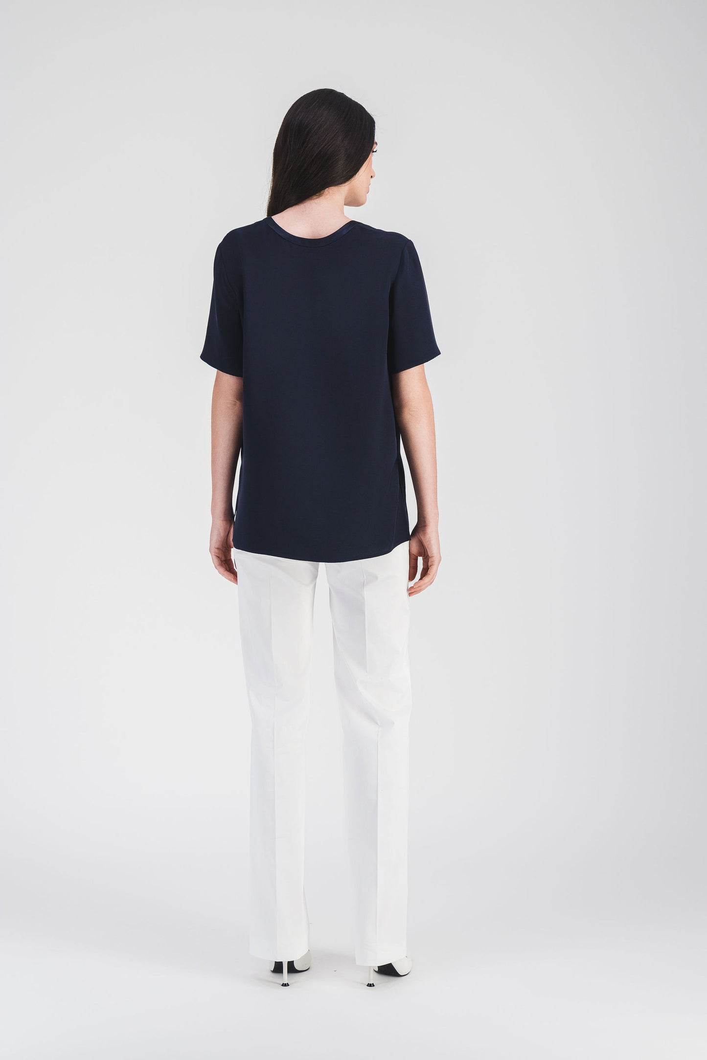 Blouse en soie marine à manches courtes