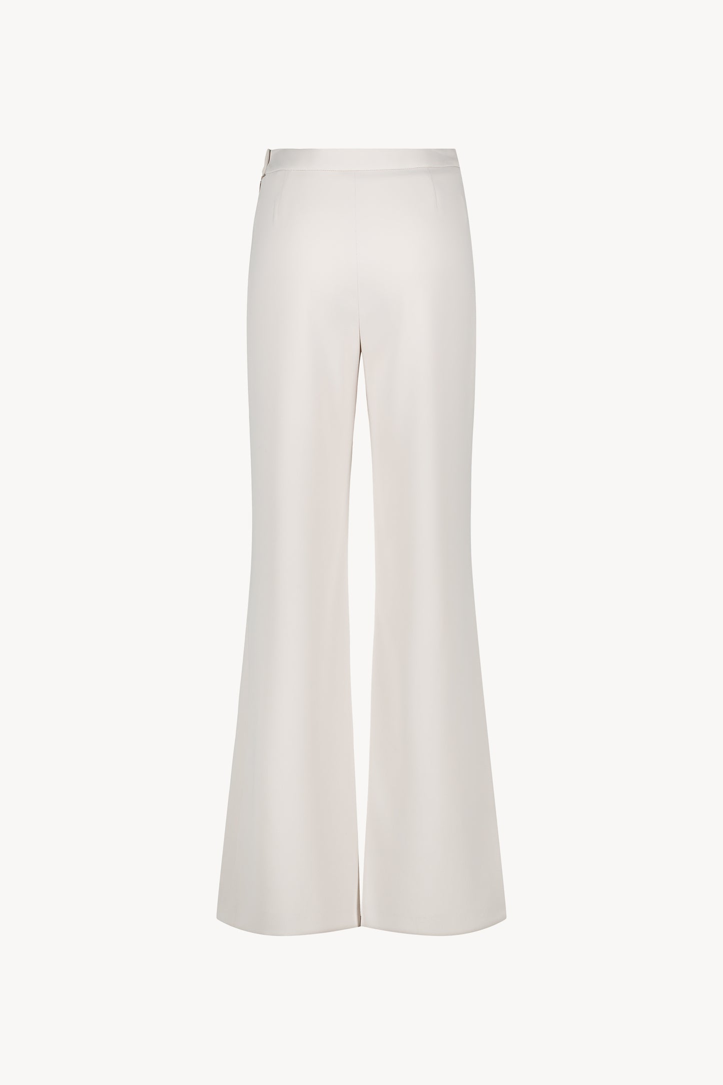 Pantalon évasé, zip invisible, coupe moderne, silhouette élégante.