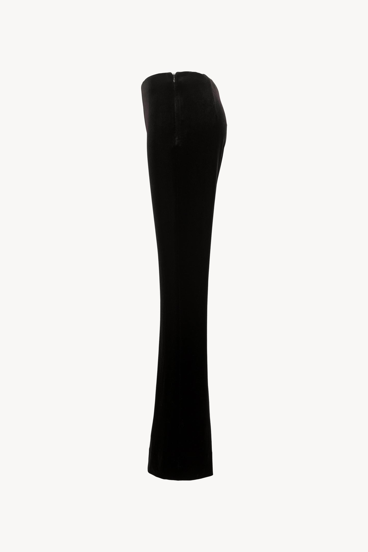 Coupe évasée, ceinture élastique invisible, zip discret sur le côté.
