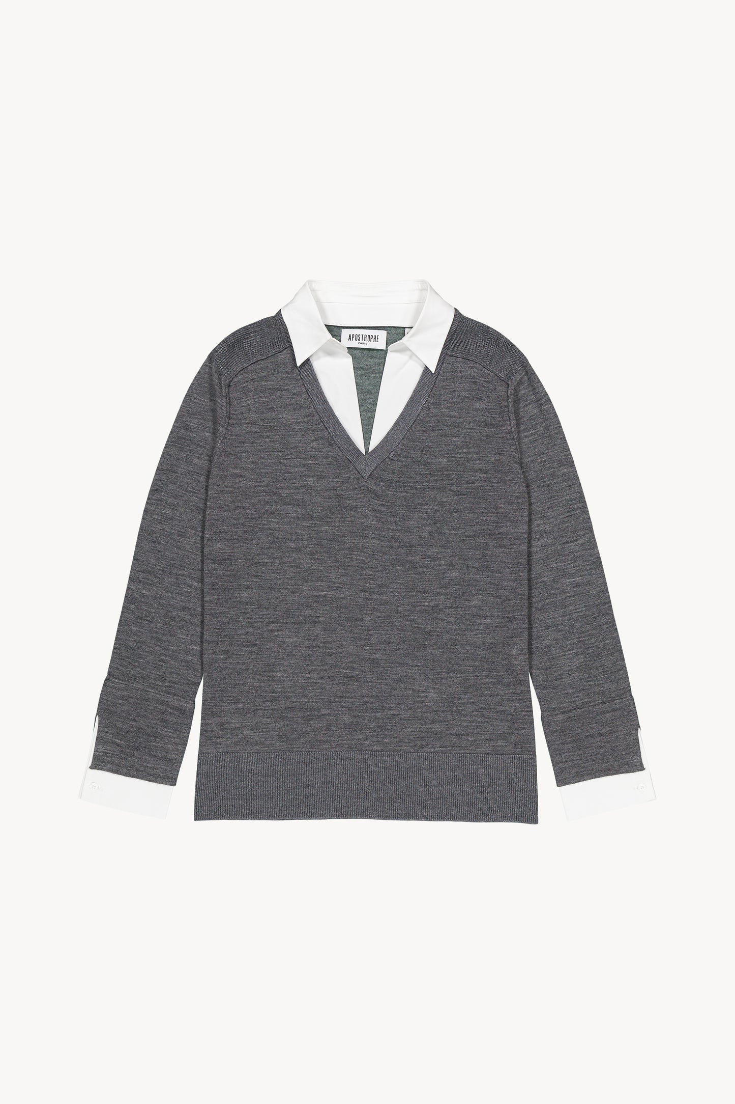 Pull gris col chemise intégré. Détails lurex aux épaules et au col. Fentes latérales.