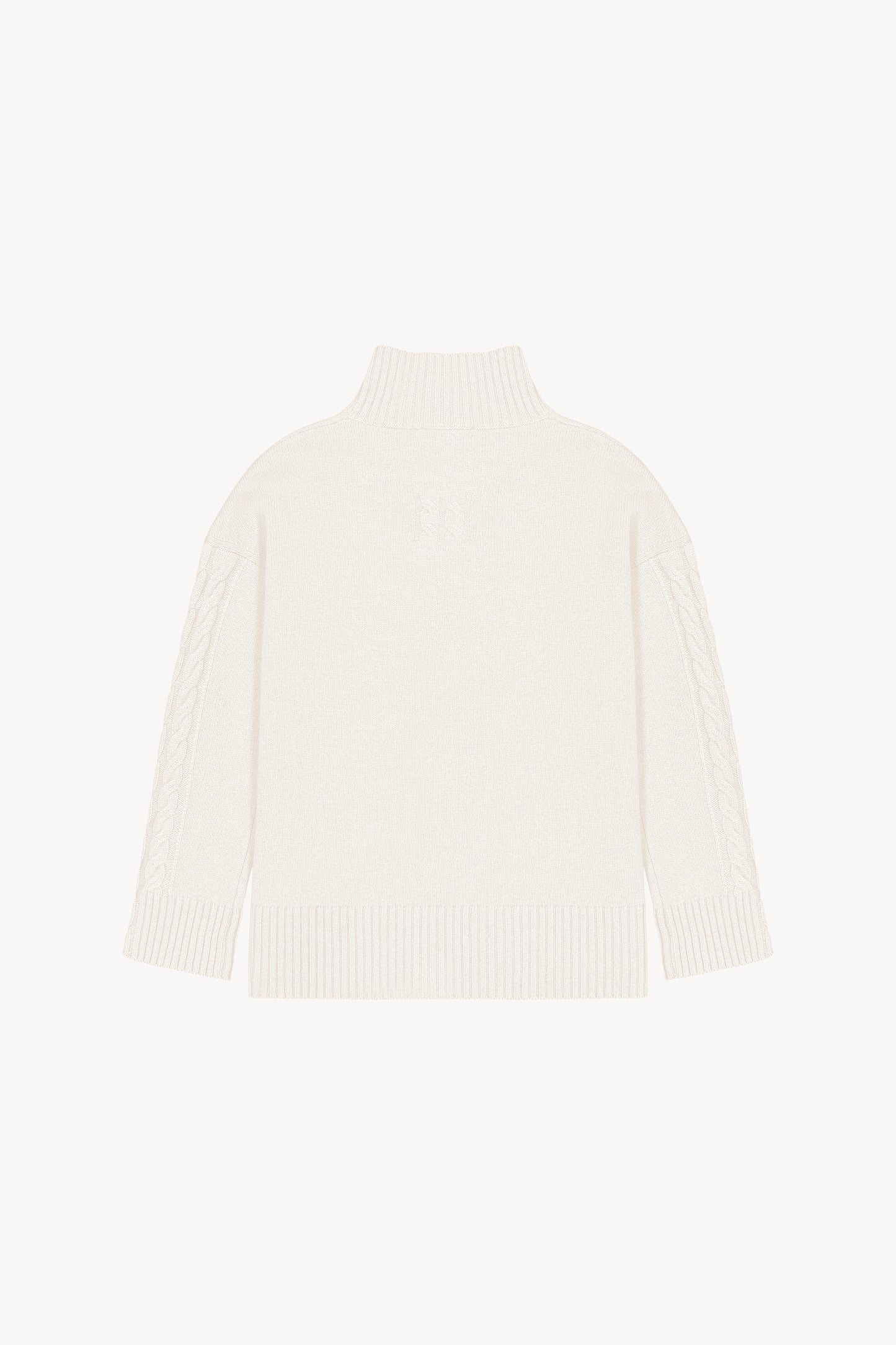 Pull col rond en cachemire avec détail tressé à l'avant. Bords côtelés pour un ajustement optimal.