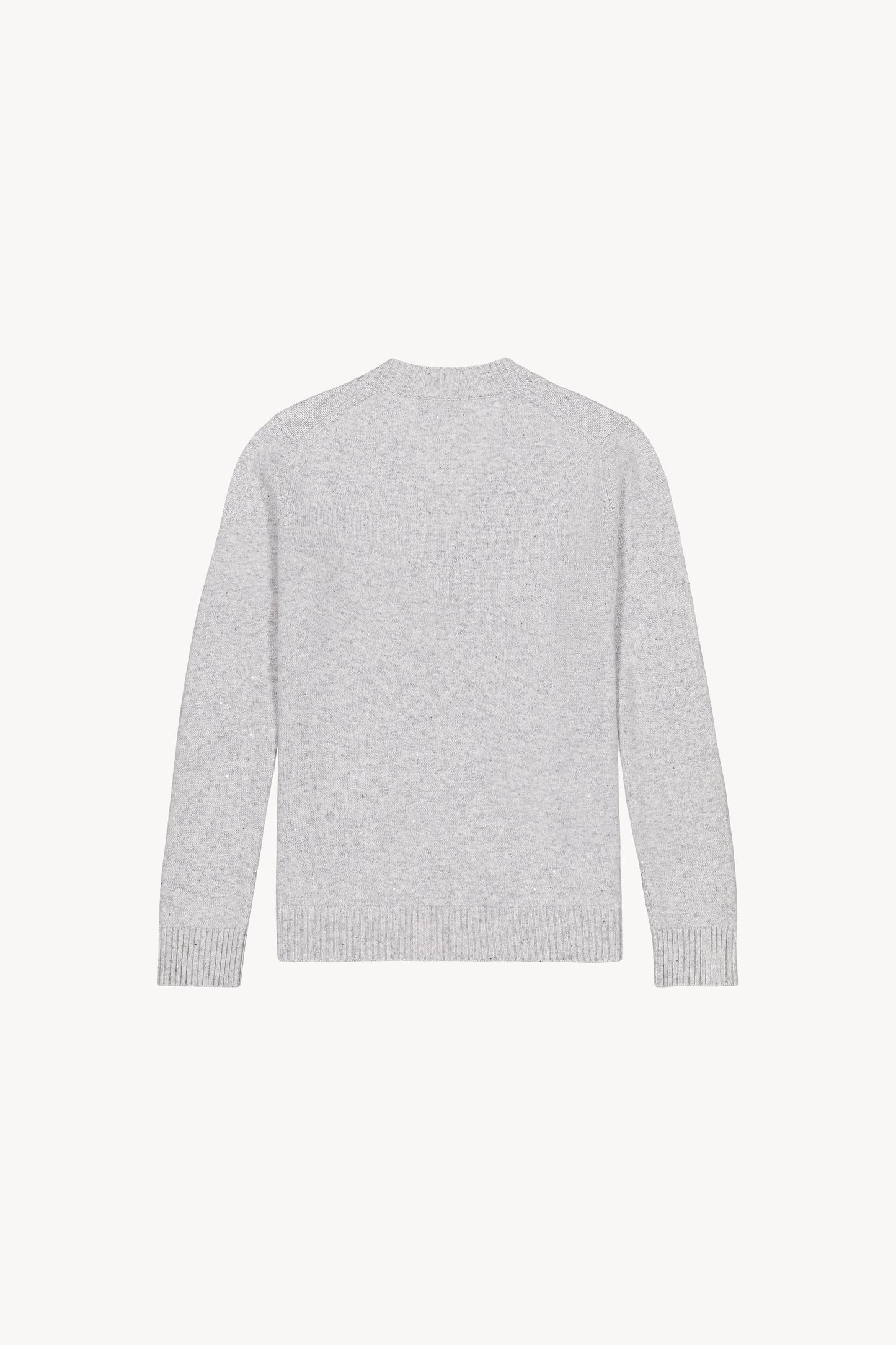 Ce pull col V gris pâle ,les détails sur le col, les poignets et le bas du pull.