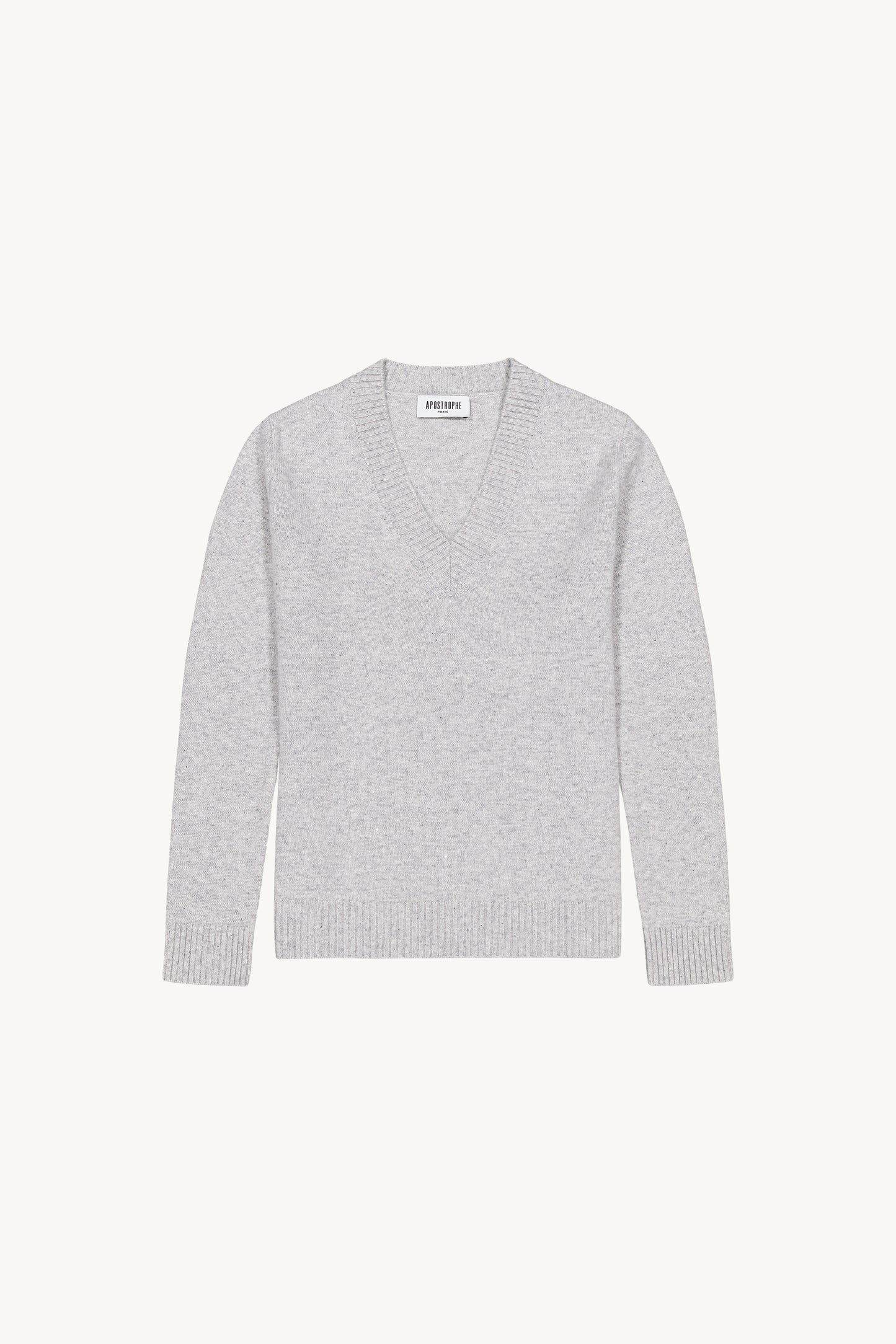 Pull col V gris pâle en cachemire, orné de paillettes fines et de finitions sophistiquées aux poignets et à l’ourlet.