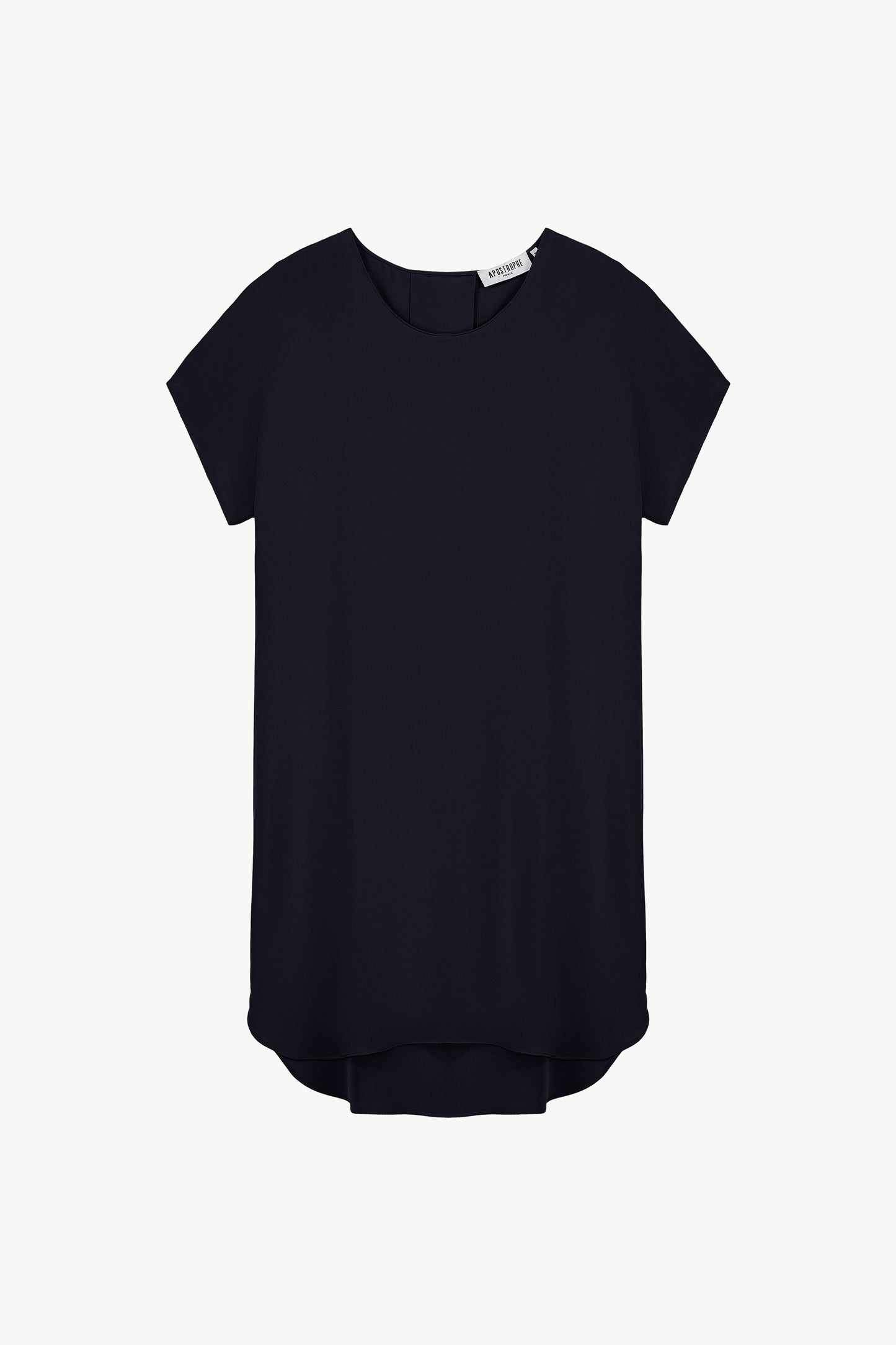 Cette robe droite en soie bleu marine, col rond classique et boutons invisibles au dos